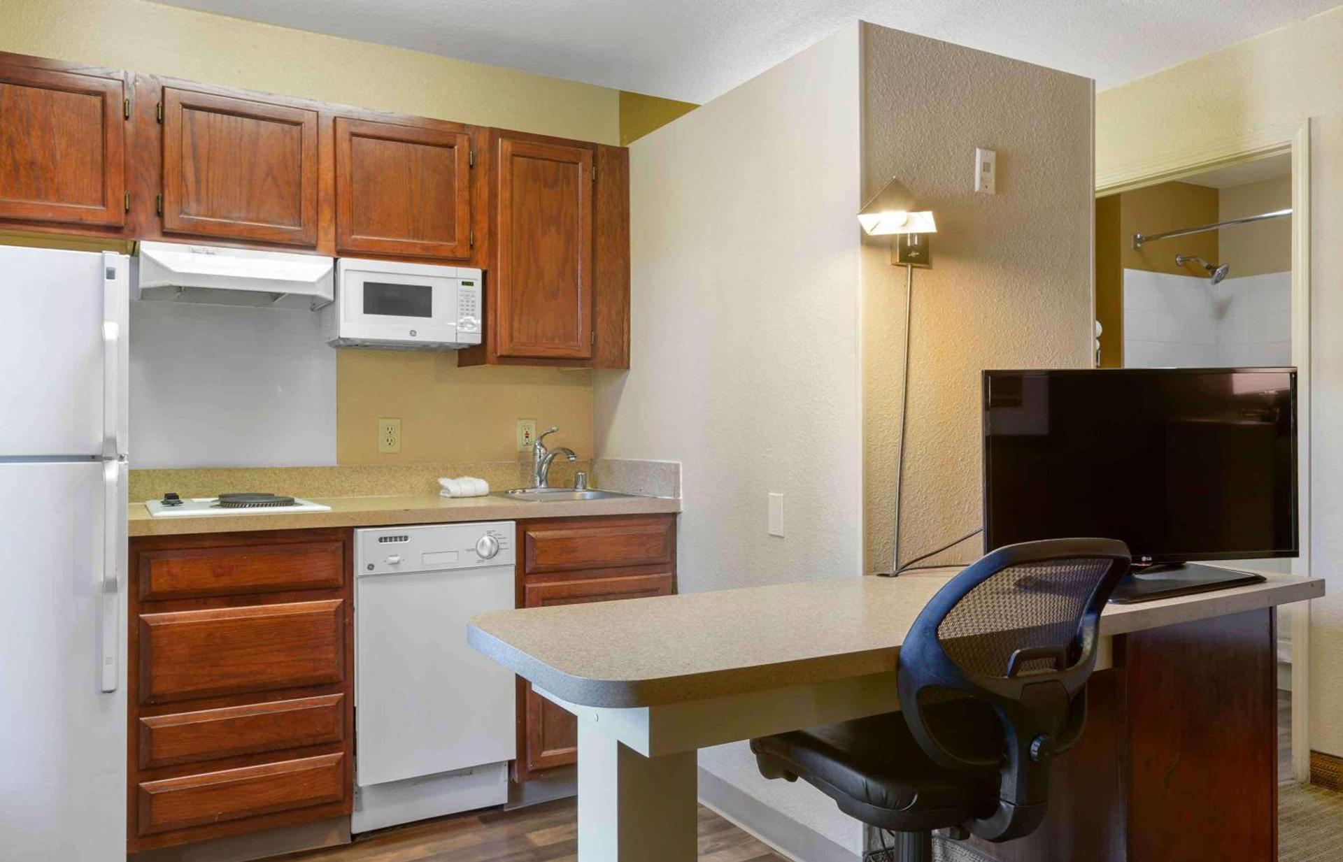 Extended Stay America Select Suites - Phoenix - Airport - E Oak St photo 9