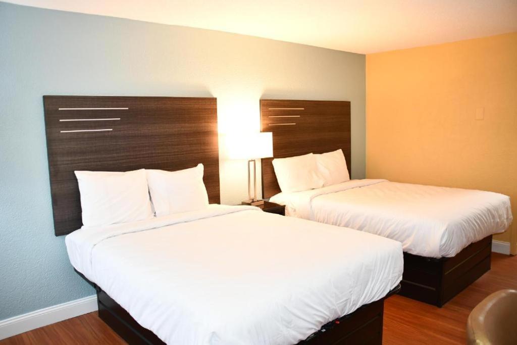 Baymont by Wyndham Macon I-75 photo 25