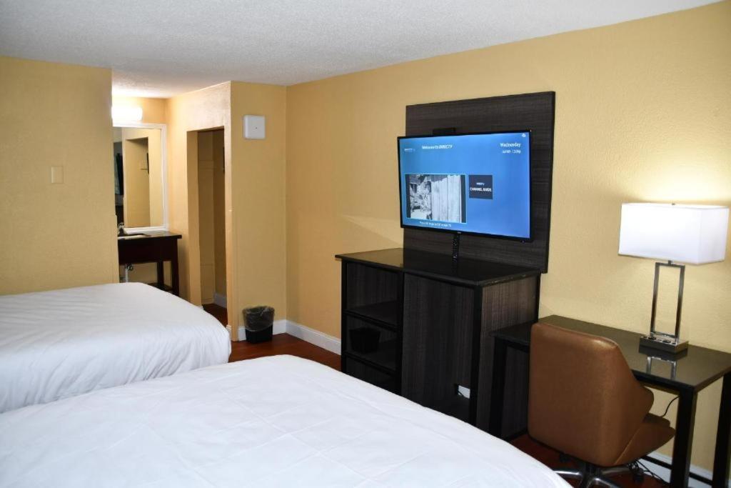 Baymont by Wyndham Macon I-75 photo 2