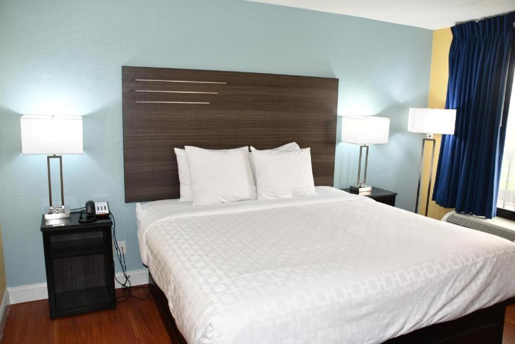 Baymont by Wyndham Macon I-75 photo 19