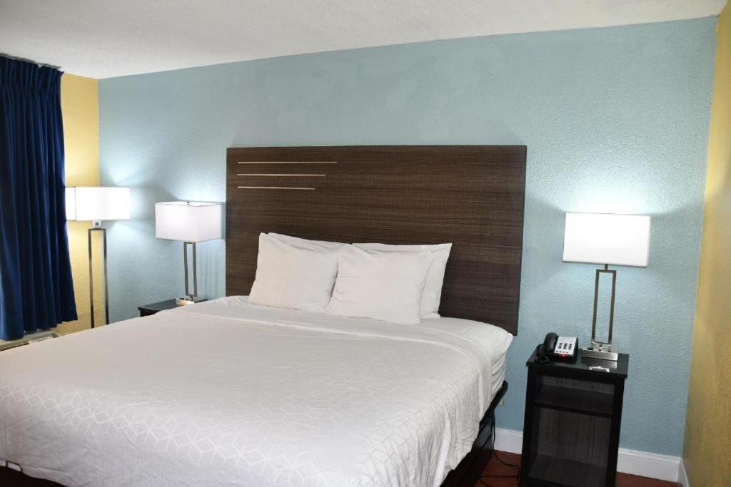 Baymont by Wyndham Macon I-75 photo 9