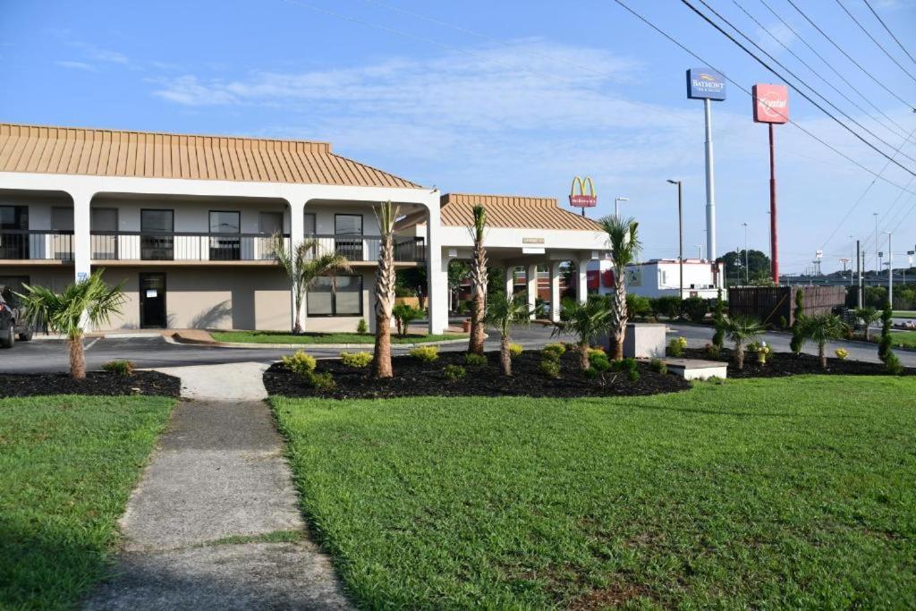 Baymont by Wyndham Macon I-75 photo 10