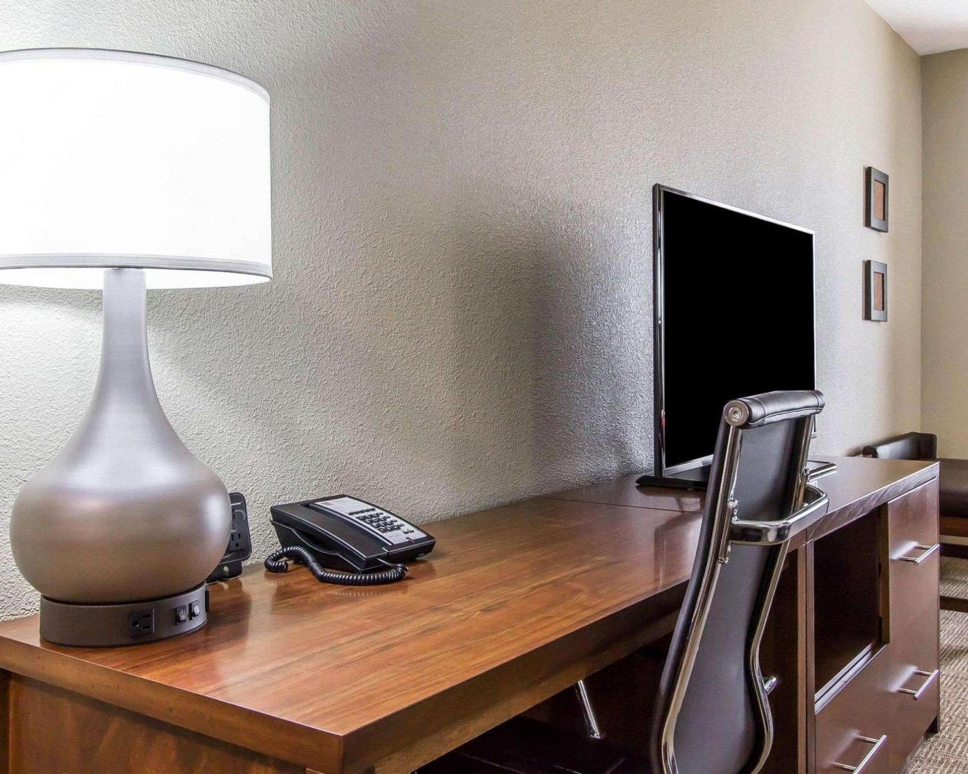Comfort Suites West Omaha photo 2