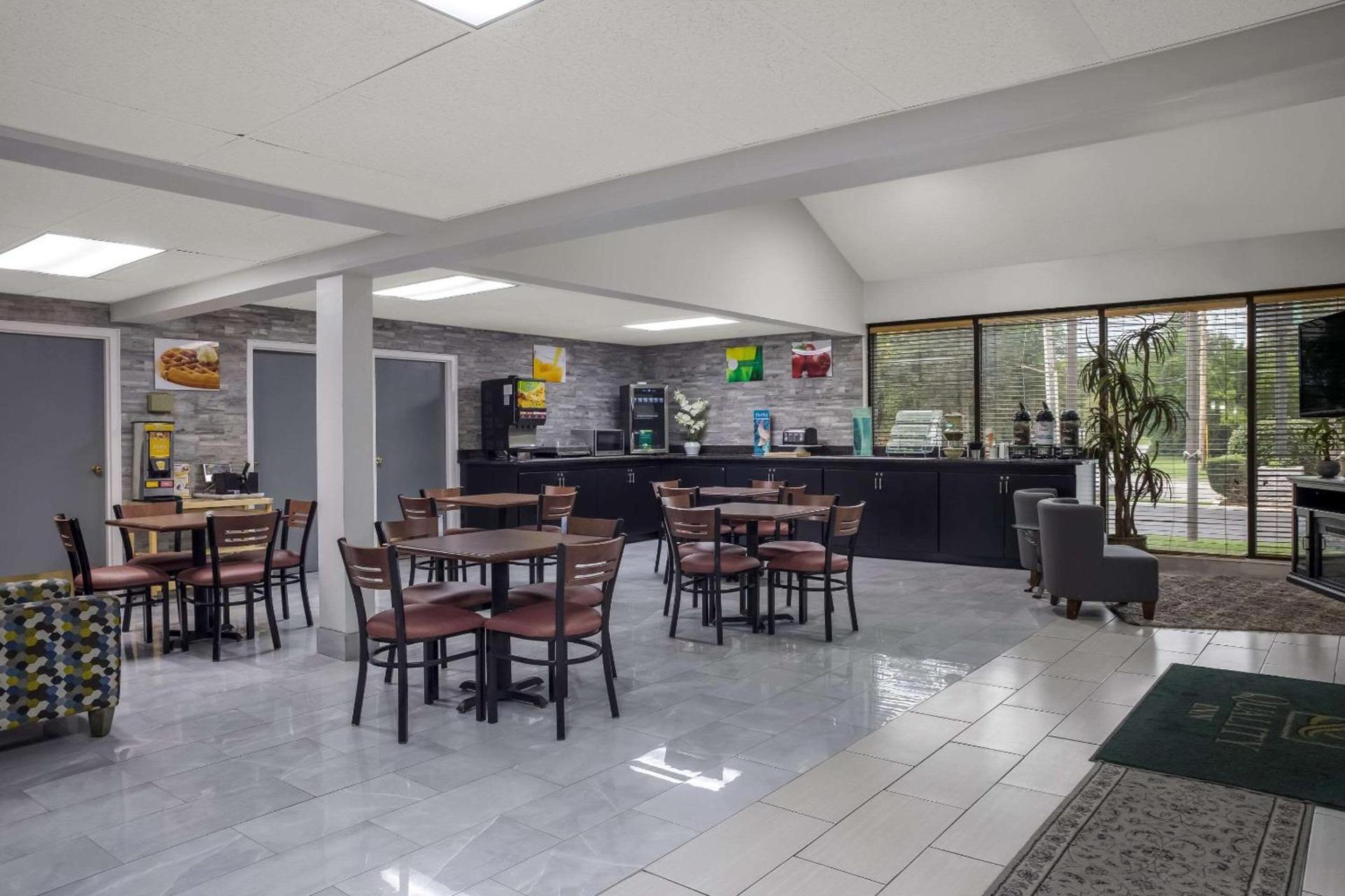 Quality Inn Toledo Westgate photo 25