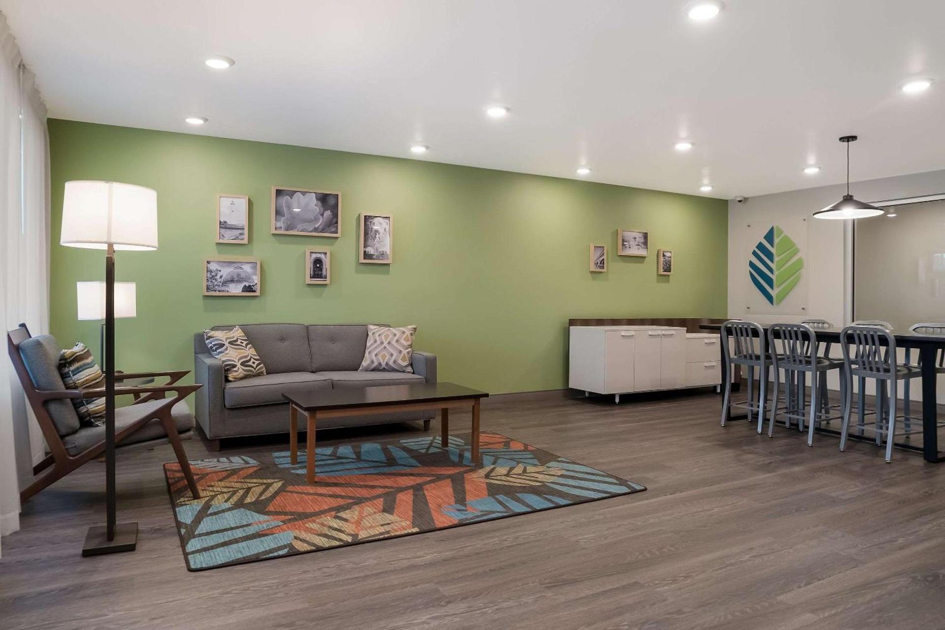 WoodSpring Suites Detroit Sterling Heights photo 6