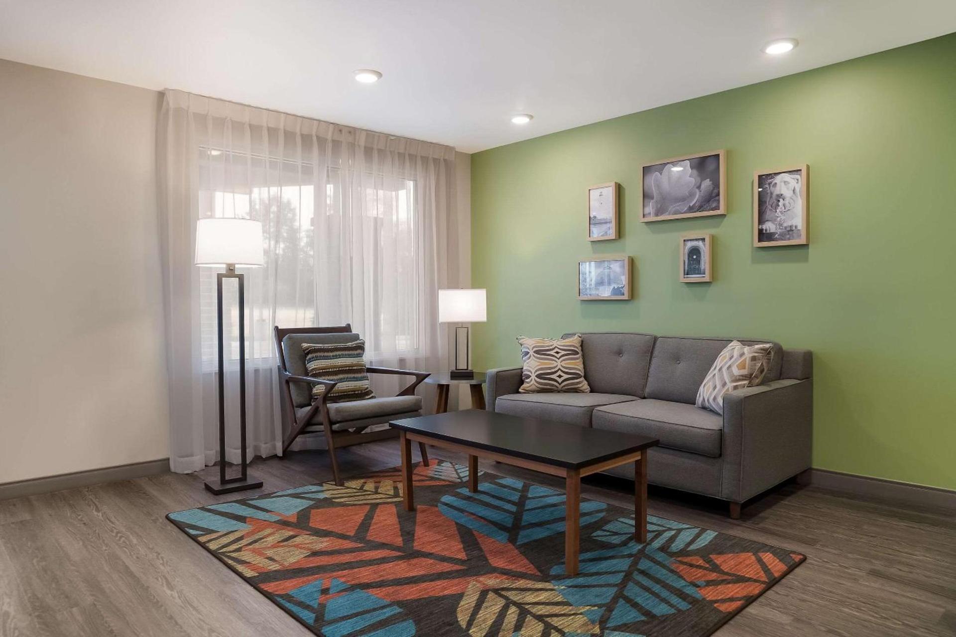 WoodSpring Suites Detroit Sterling Heights photo 7