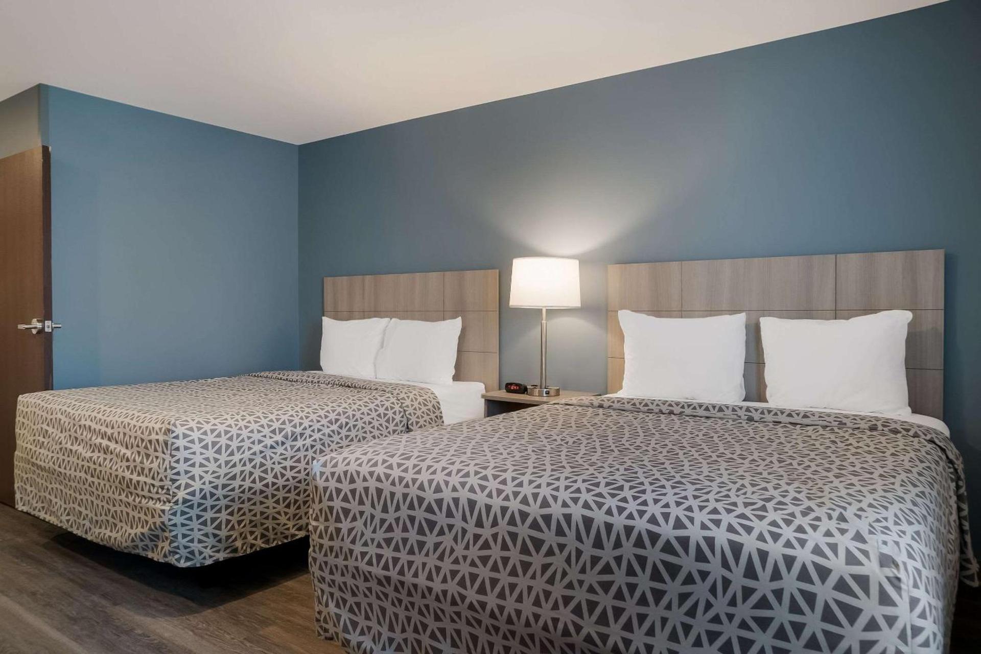 WoodSpring Suites Detroit Sterling Heights photo 3