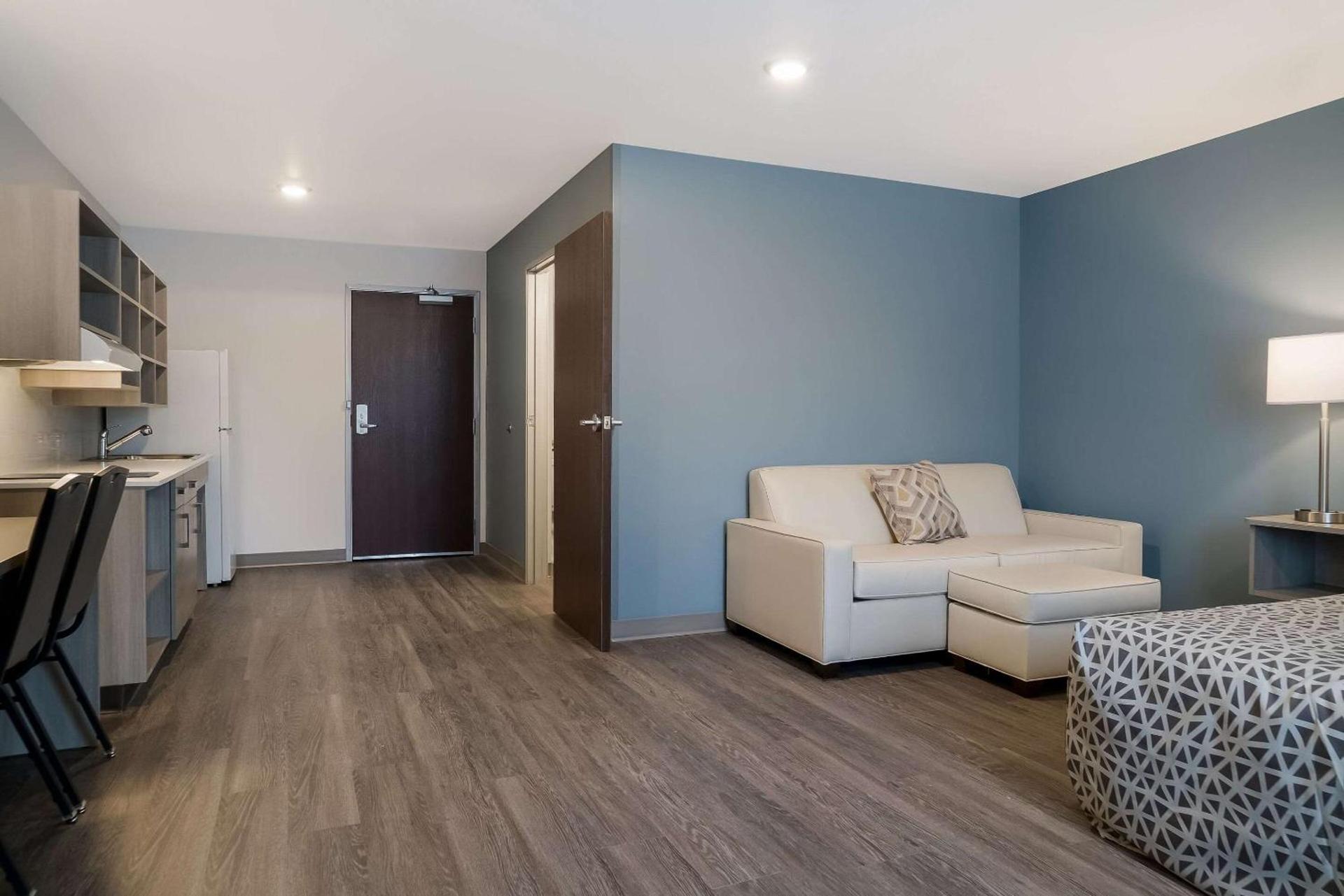 WoodSpring Suites Detroit Sterling Heights photo 18
