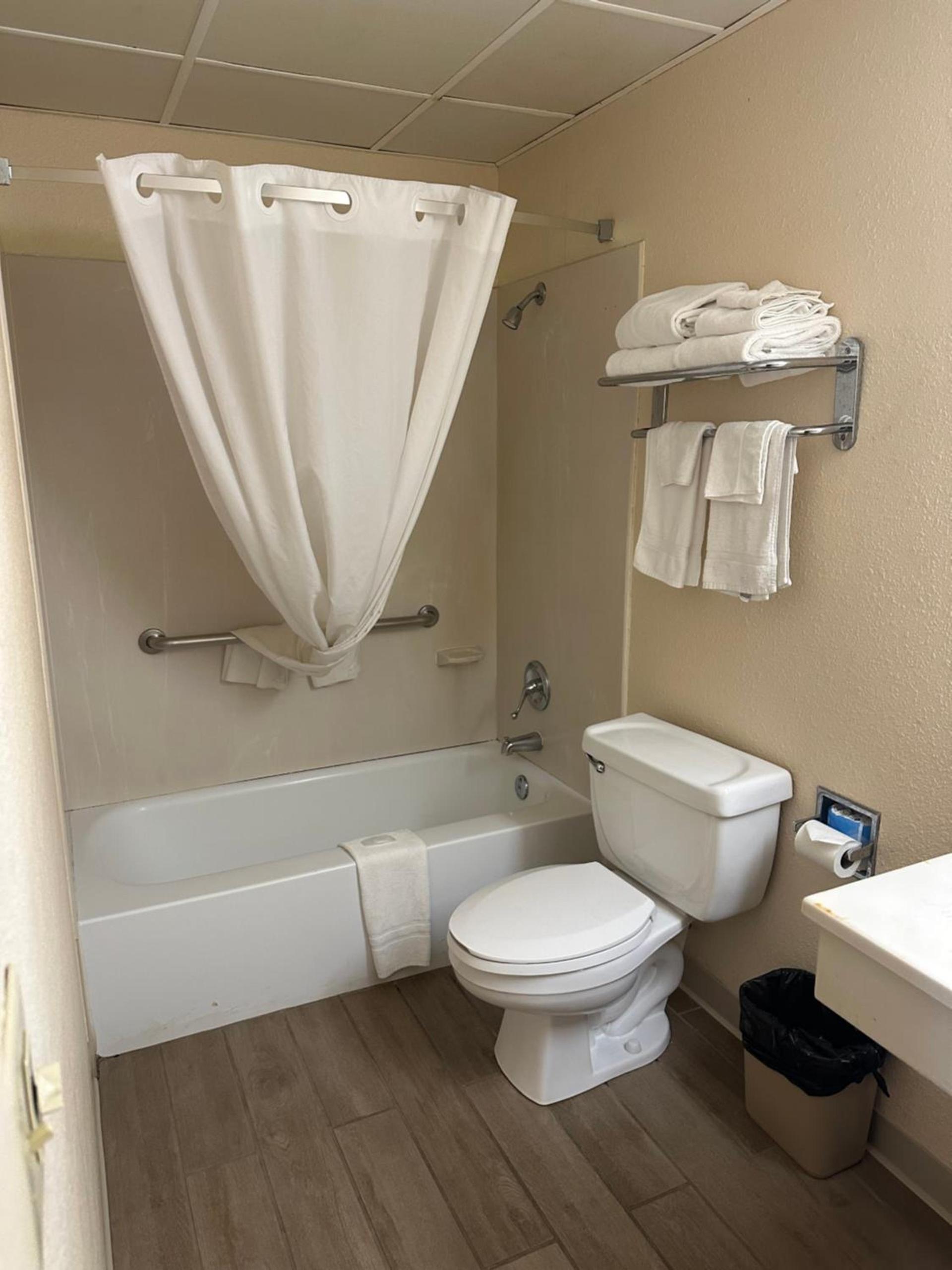 Big Bend Traveler's Inn photo 6