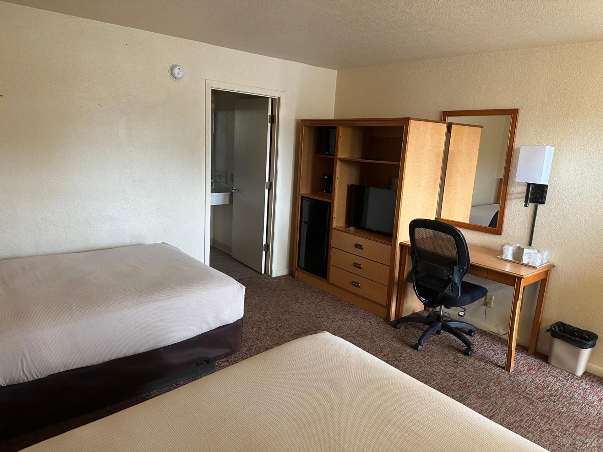 Big Bend Traveler's Inn photo 8