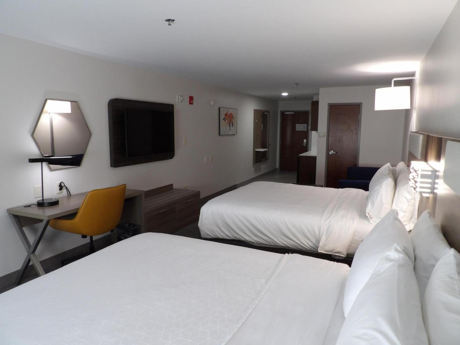 Holiday Inn Express & Suites - Huntsville Airport by IHG photo 27