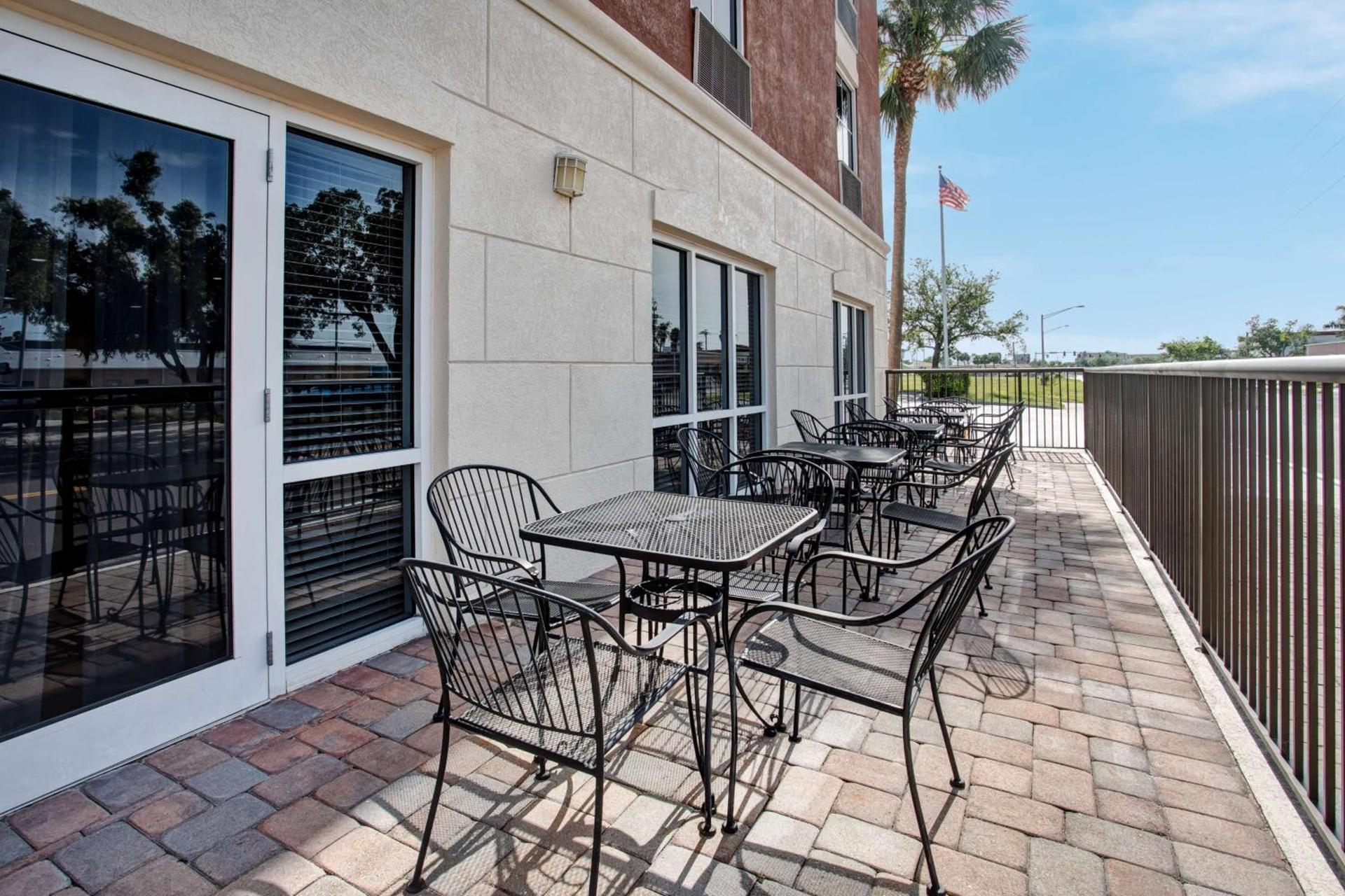Hampton Inn & Suites Cape Coral / Fort Myers photo 2