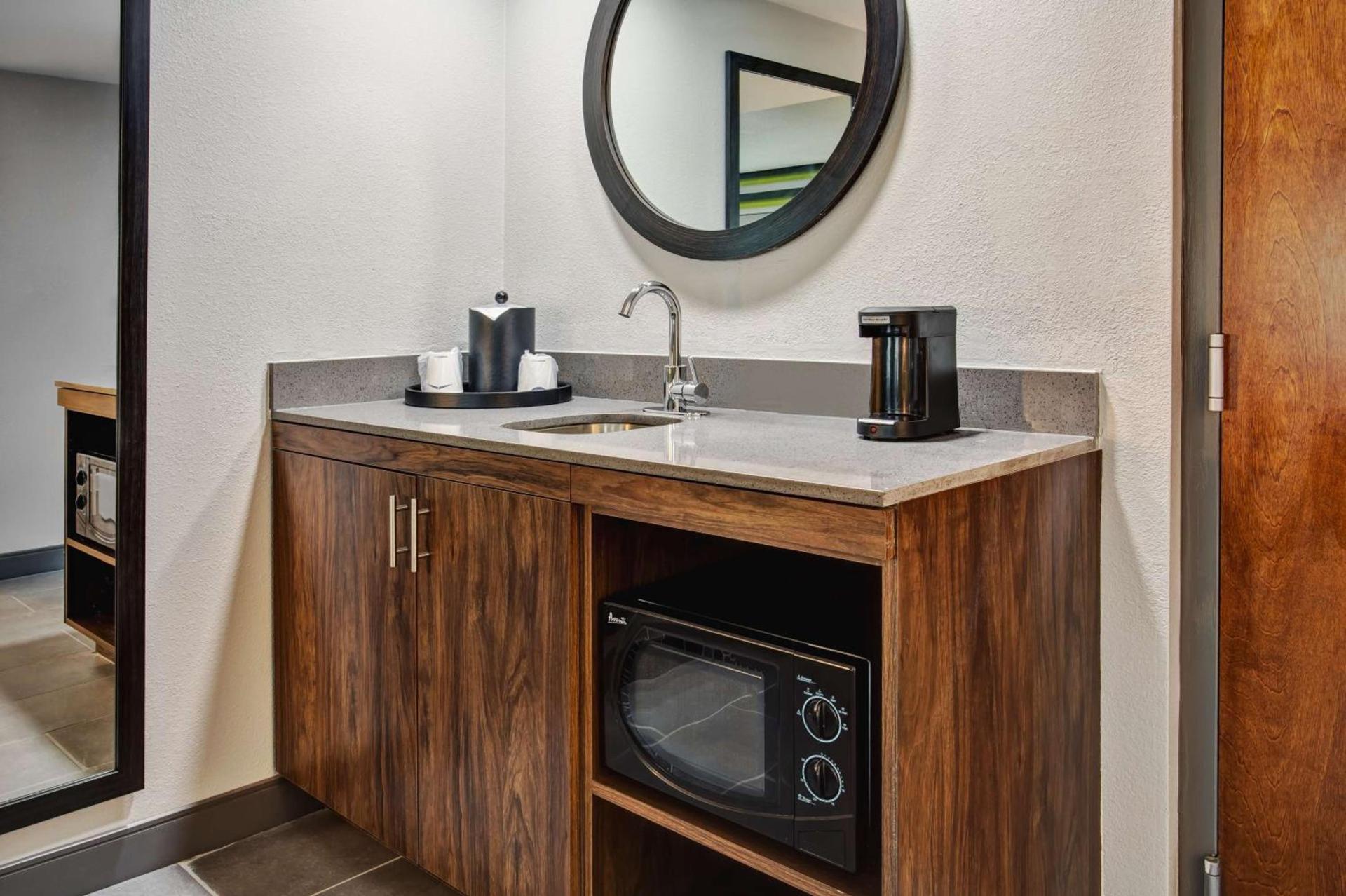 Hampton Inn & Suites Cape Coral / Fort Myers photo 34
