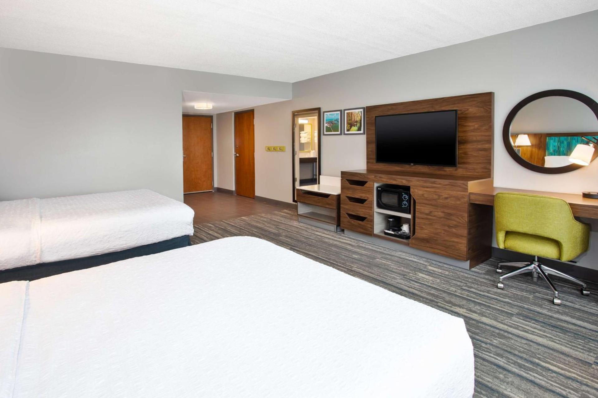 Hampton Inn & Suites Cape Coral / Fort Myers photo 33