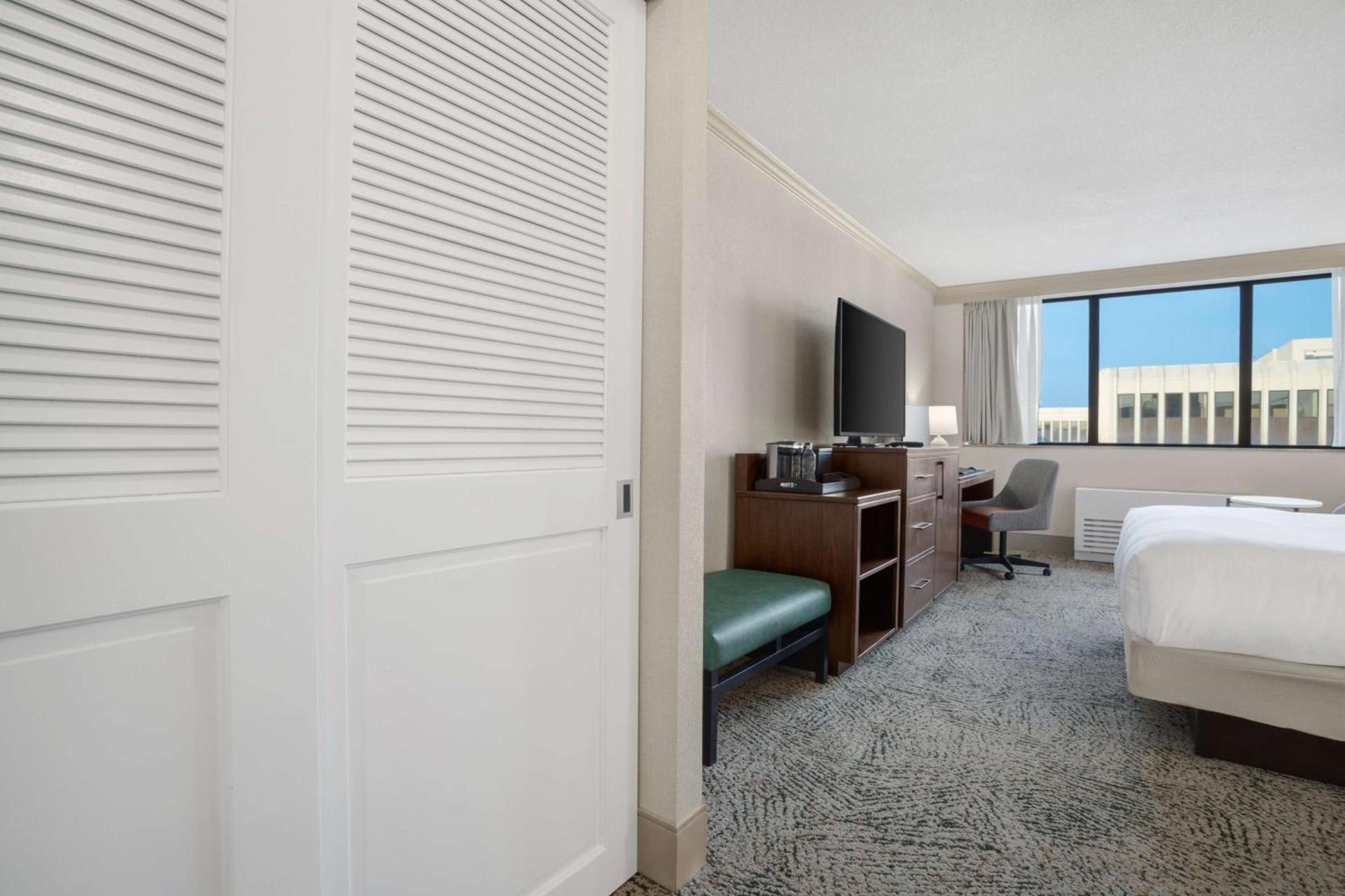 Hilton Arlington National Landing photo 33