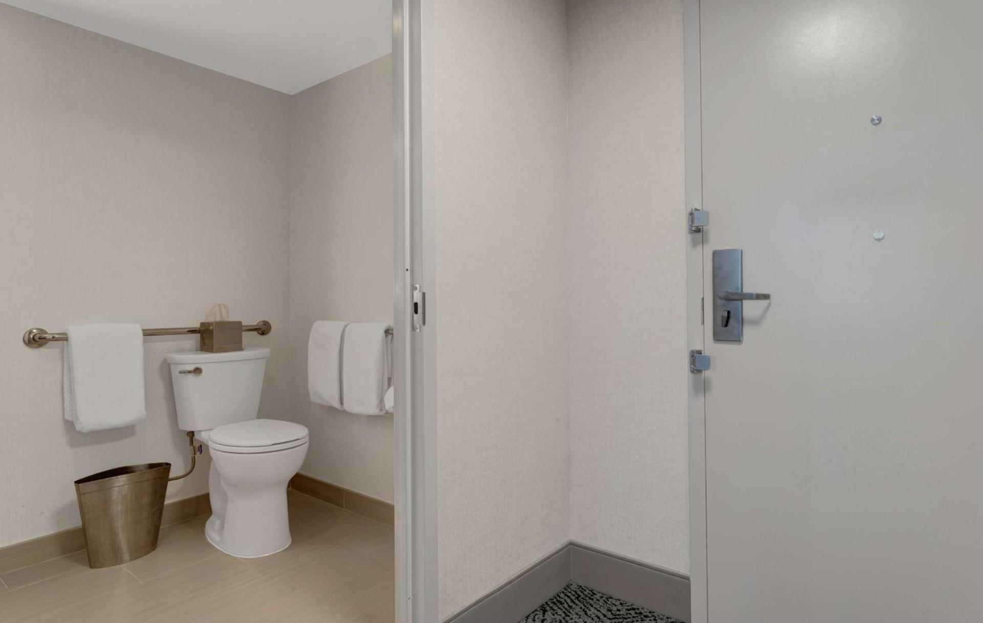 Hilton Arlington National Landing photo 96