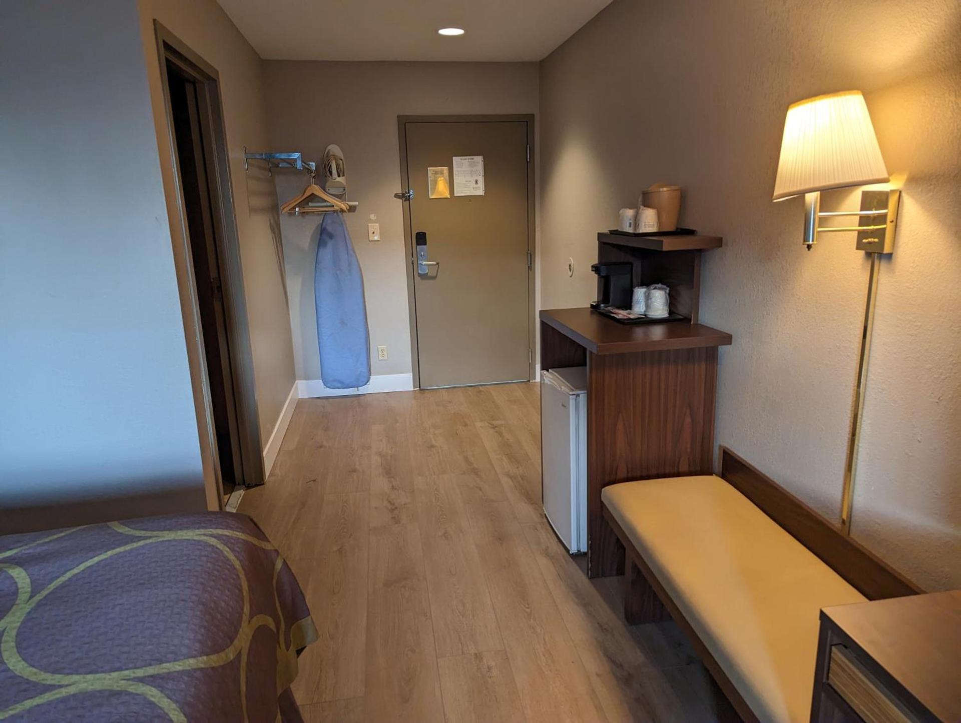 Super 8 by Wyndham Niagara Falls photo 11