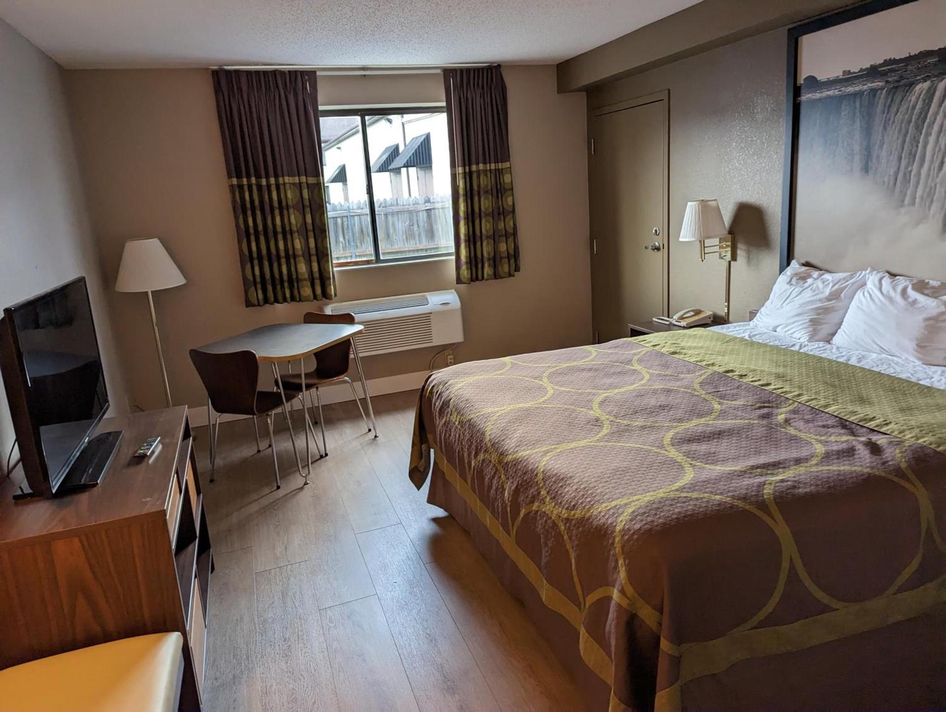 Super 8 by Wyndham Niagara Falls photo 10