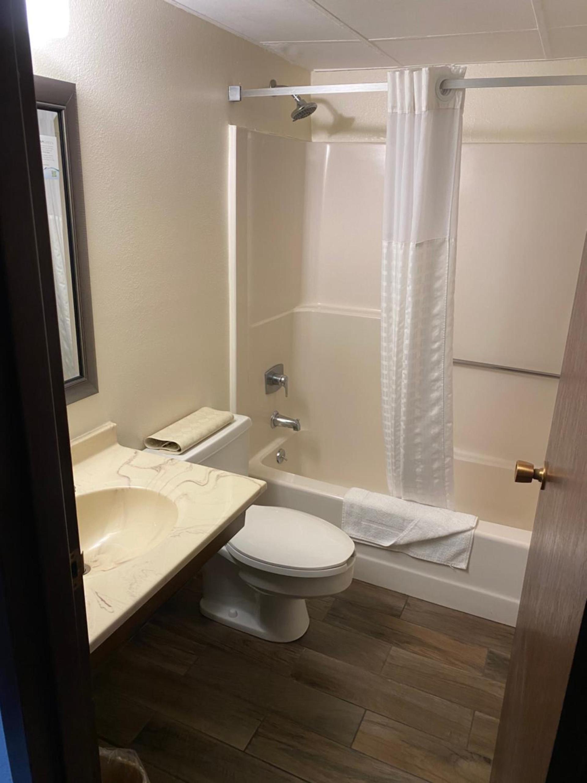 Super 8 by Wyndham Ogallala photo 72