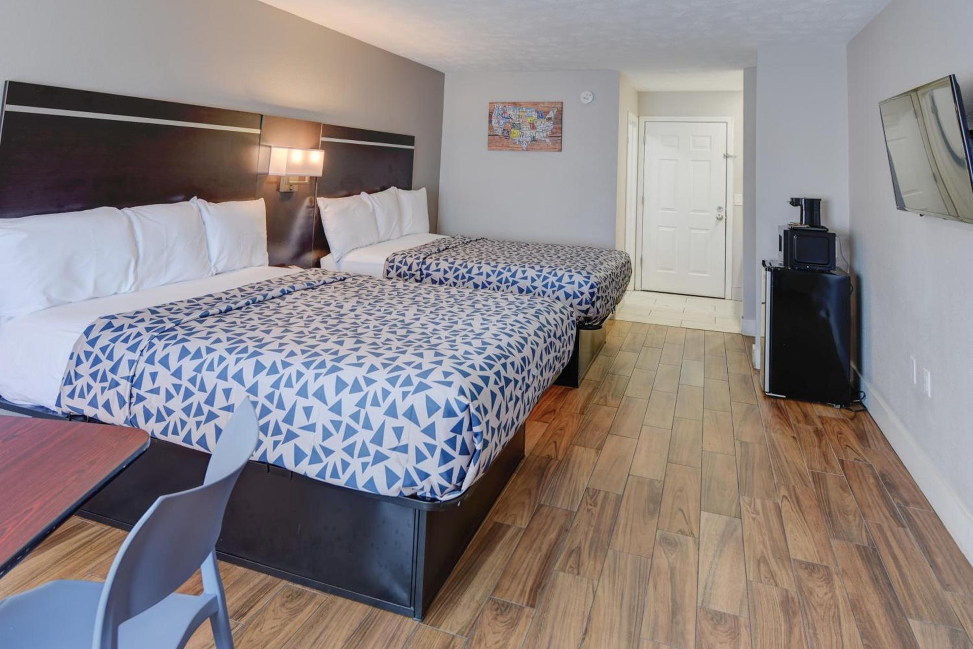 Econo Lodge Sevierville-Pigeon Forge on the River photo 17