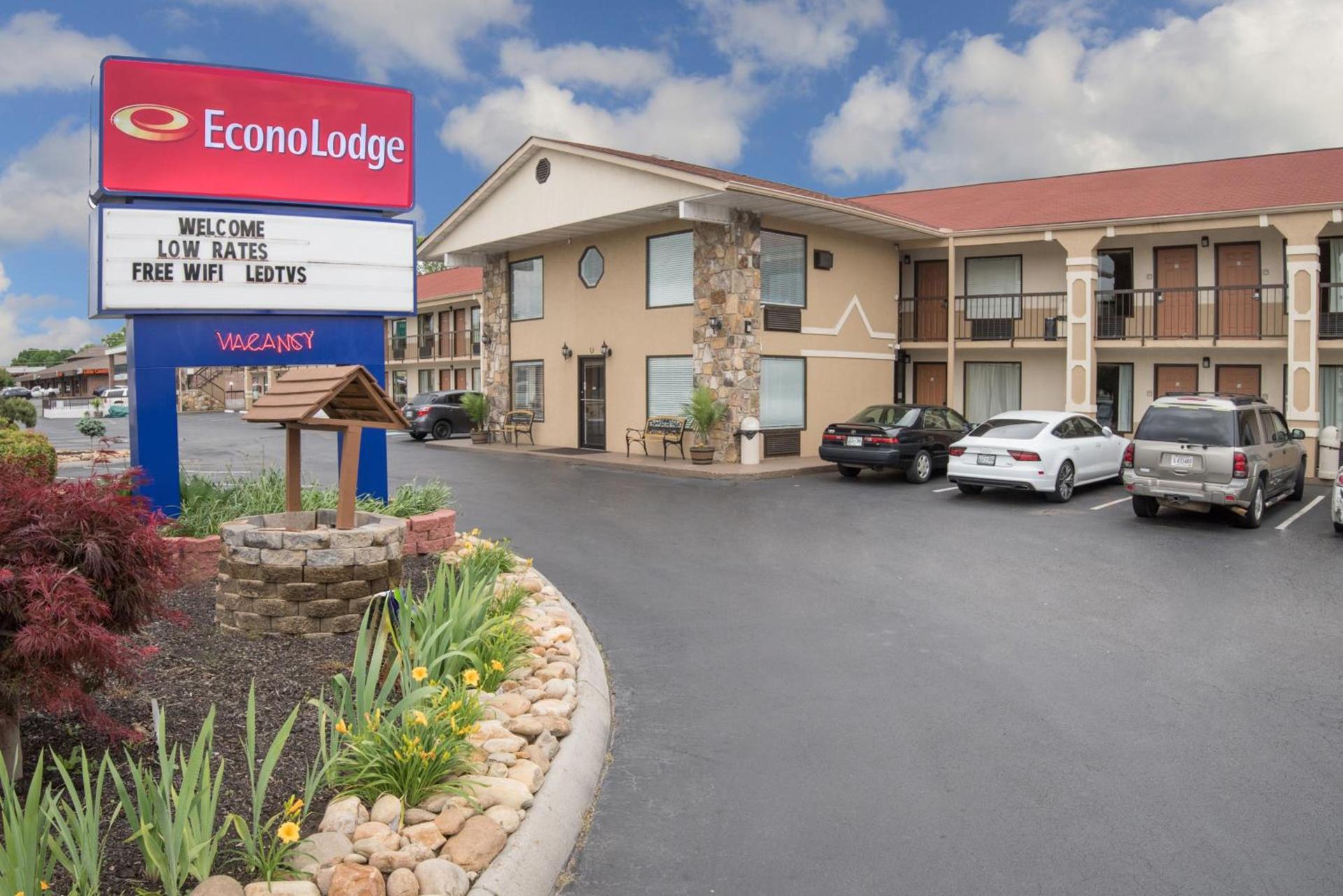 Econo Lodge Sevierville-Pigeon Forge on the River — hotel in Sevierville