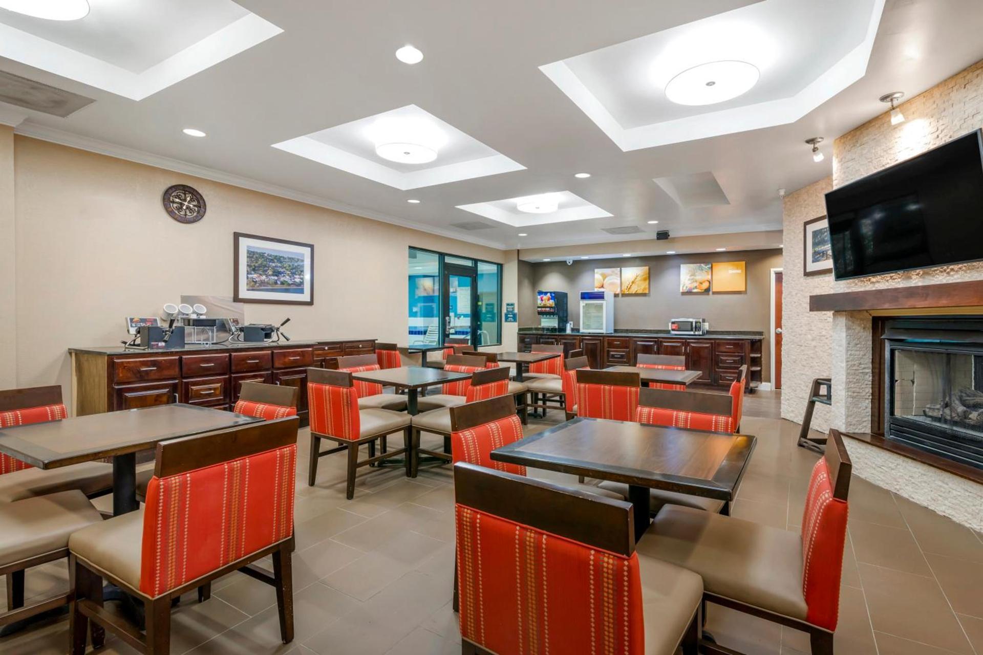 Comfort Suites near MCAS Beaufort photo 40