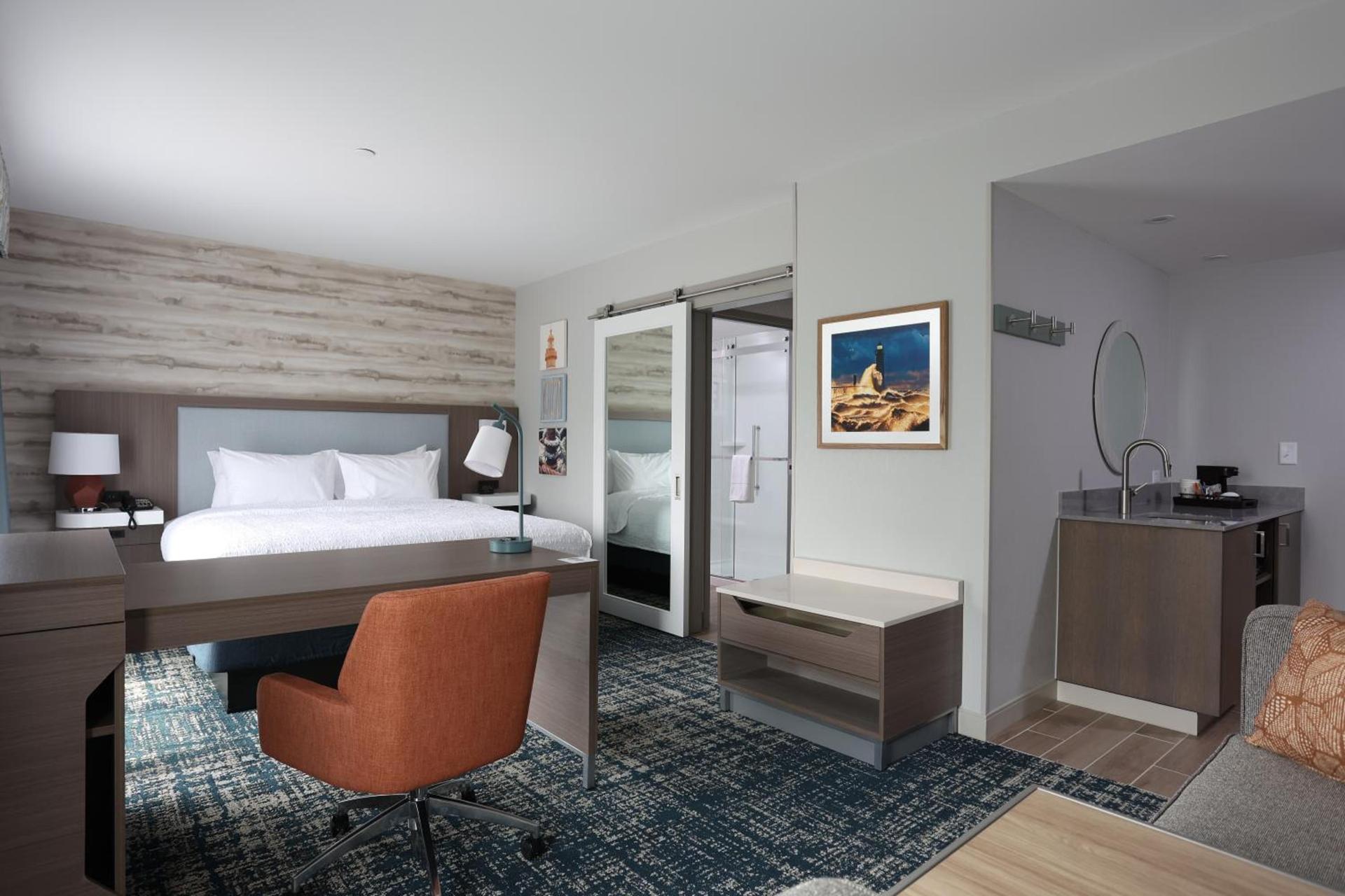 Hampton Inn & Suites Manistee, Mi photo 46