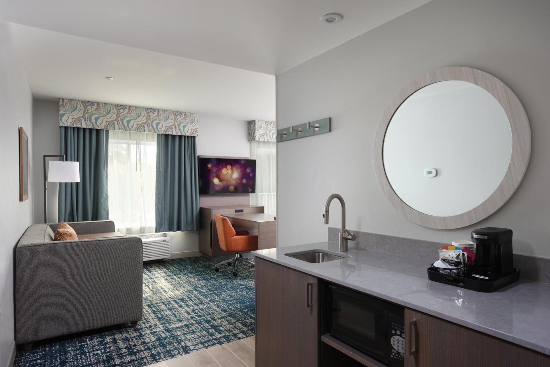 Hampton Inn & Suites Manistee, Mi photo 48