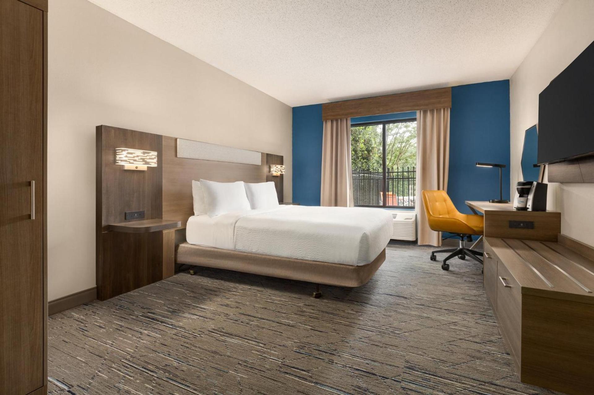 Holiday Inn Express & Suites Greenville-Downtown by IHG photo 55
