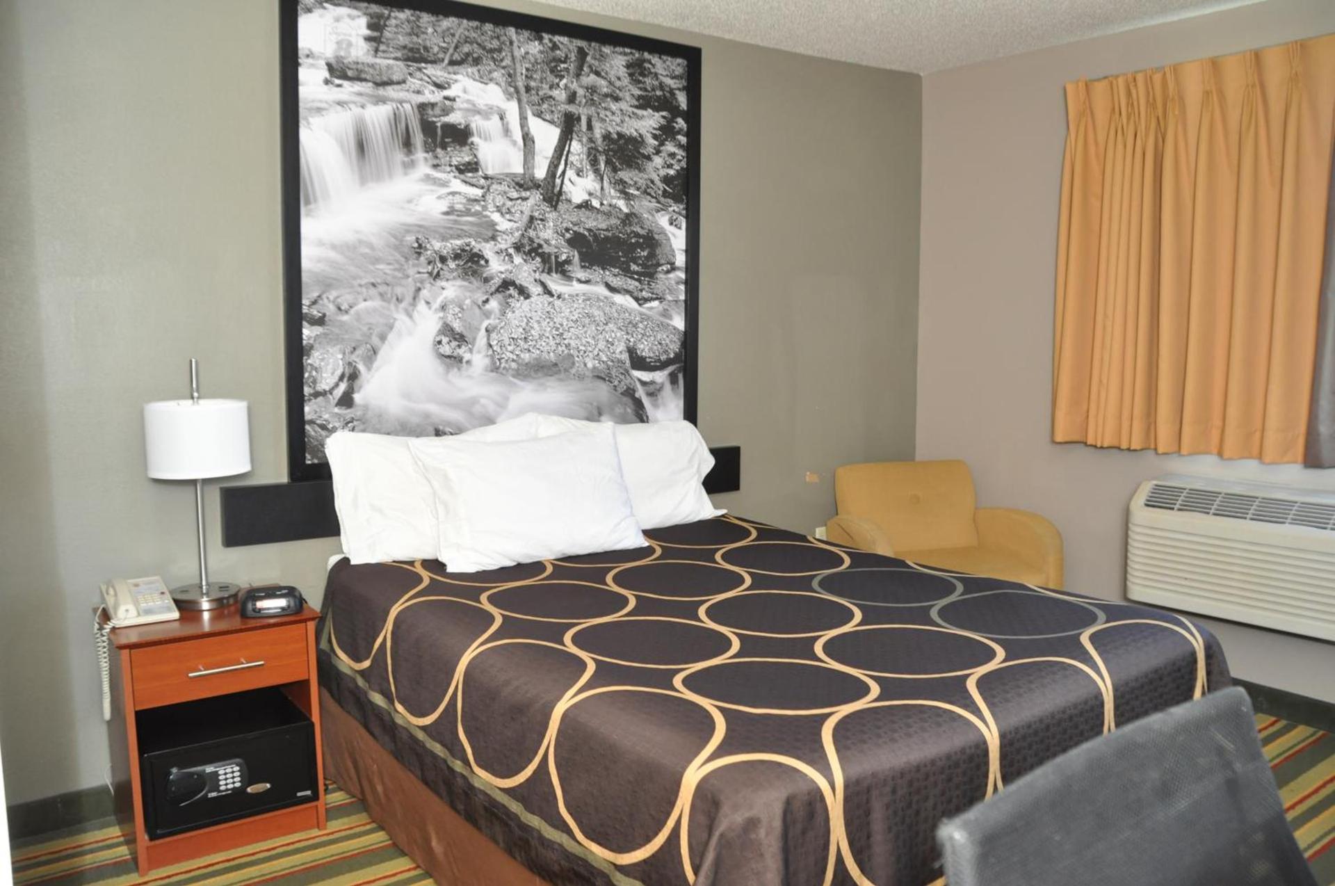 Super 8 by Wyndham Clearfield photo 92