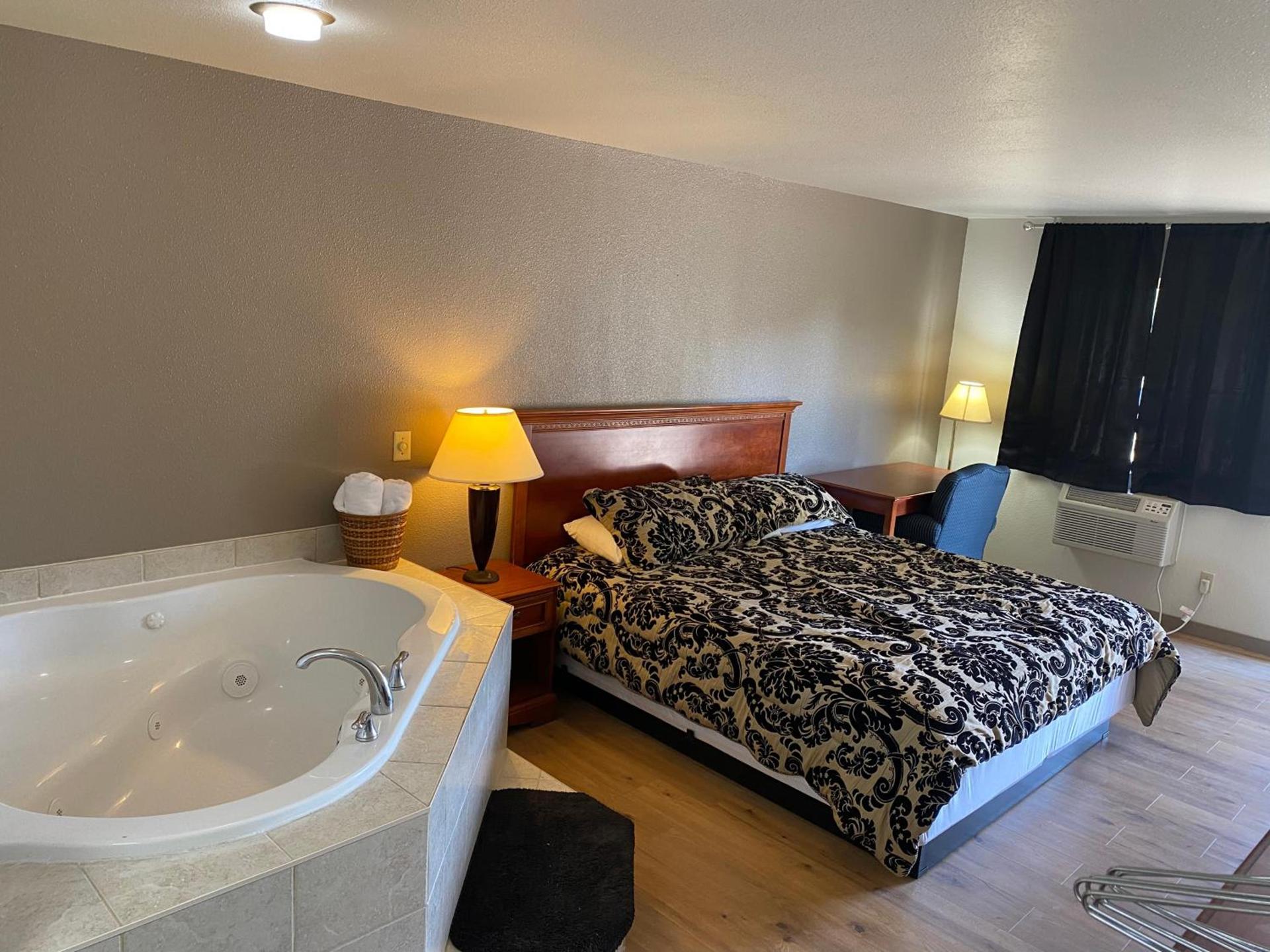 Brass Door Motel photo 6