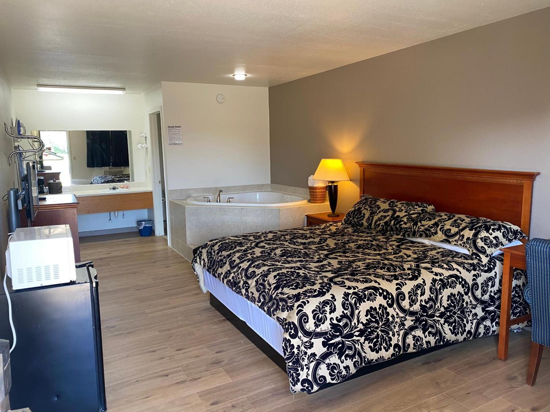 Brass Door Motel photo 4