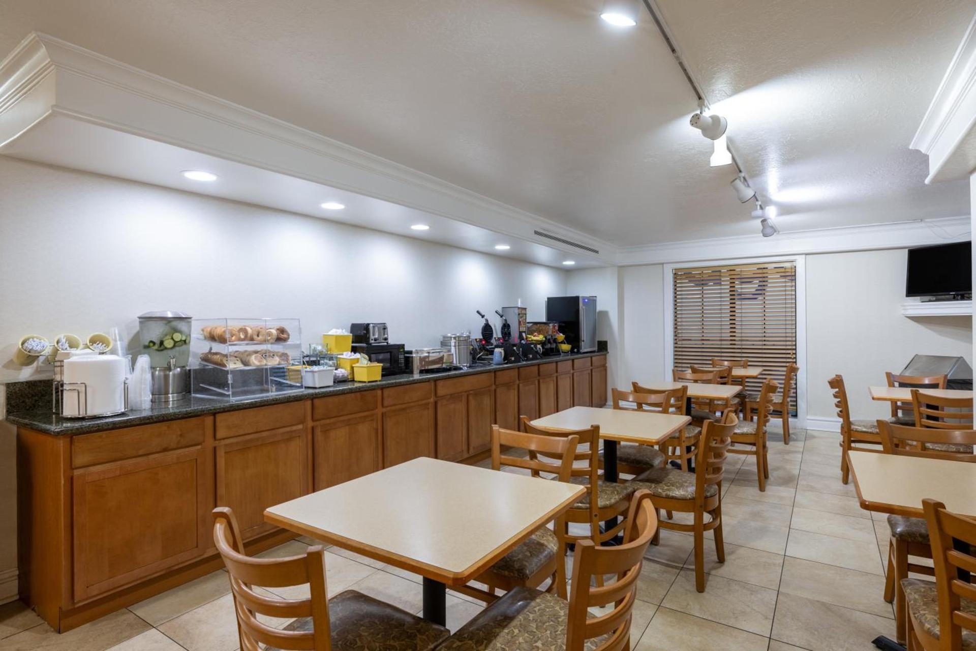 Days Inn by Wyndham Casper photo 39
