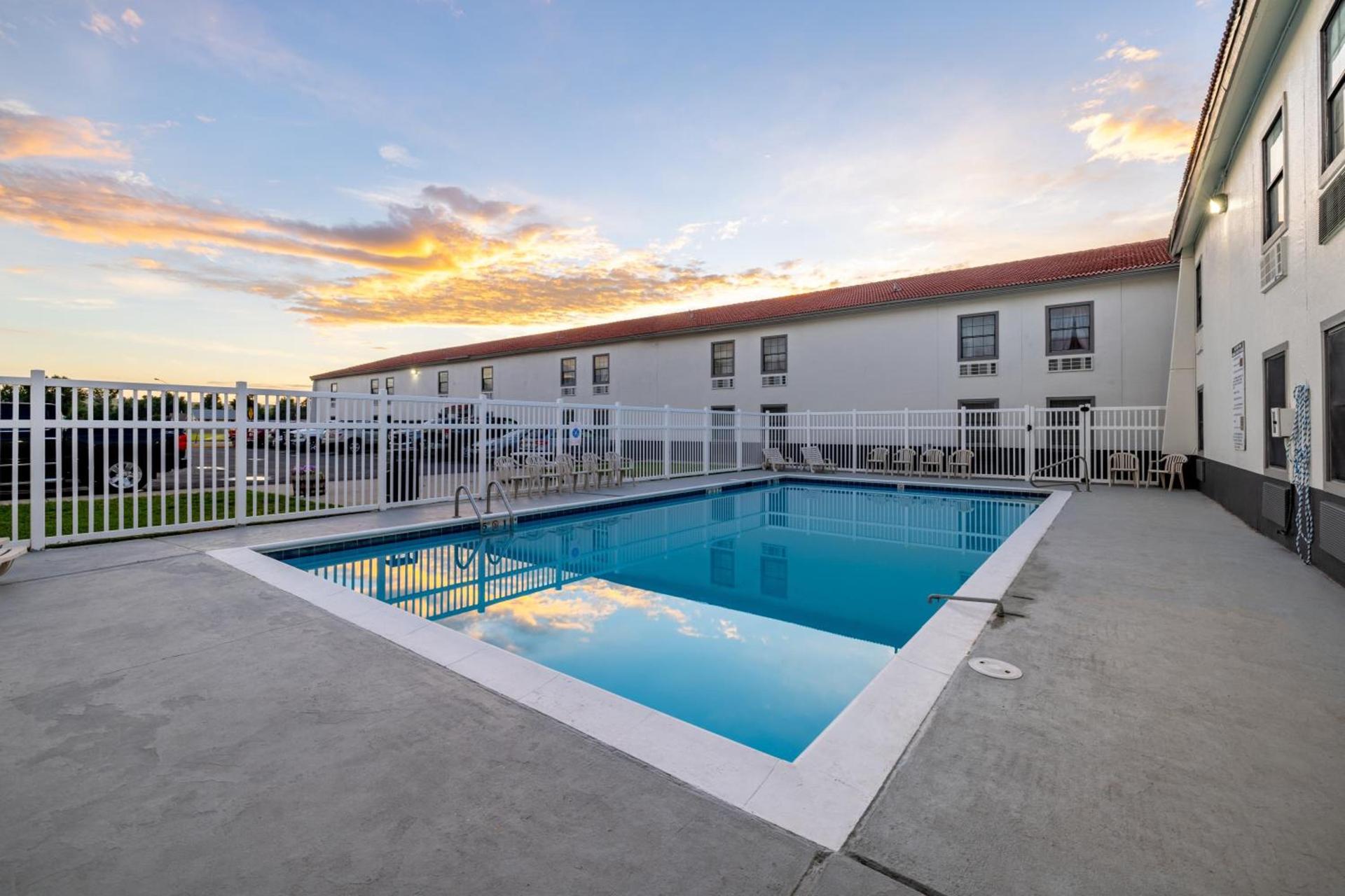Days Inn by Wyndham Casper photo 41