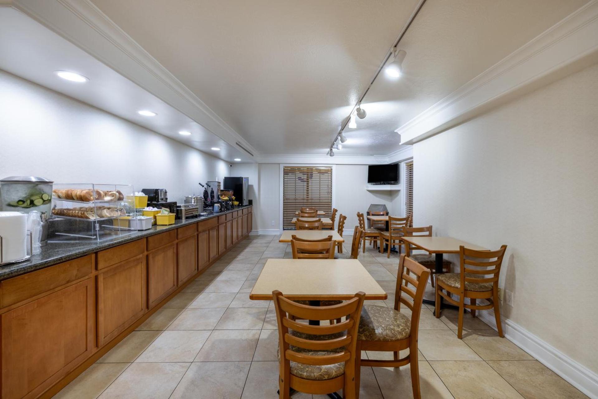 Days Inn by Wyndham Casper photo 40
