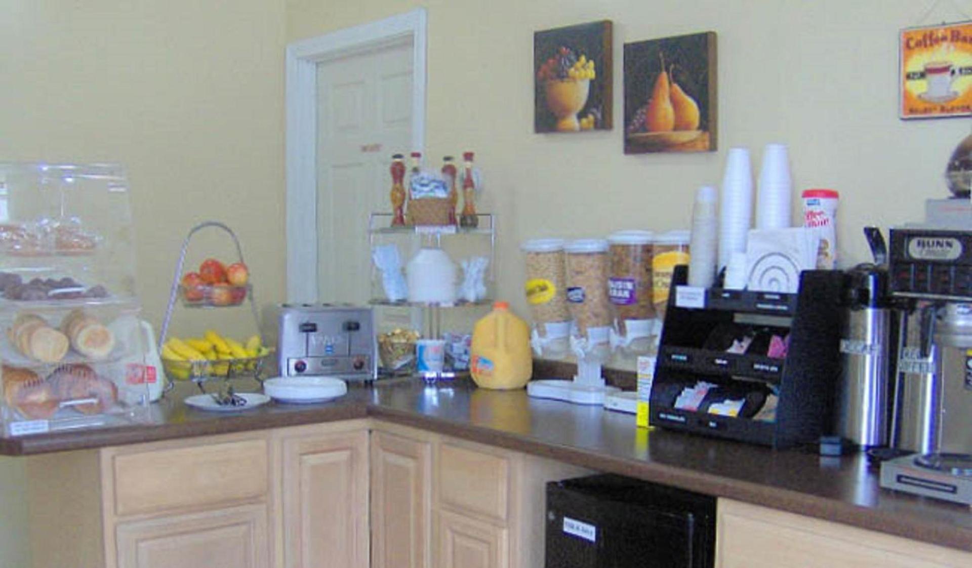 Travelers Inn photo 11