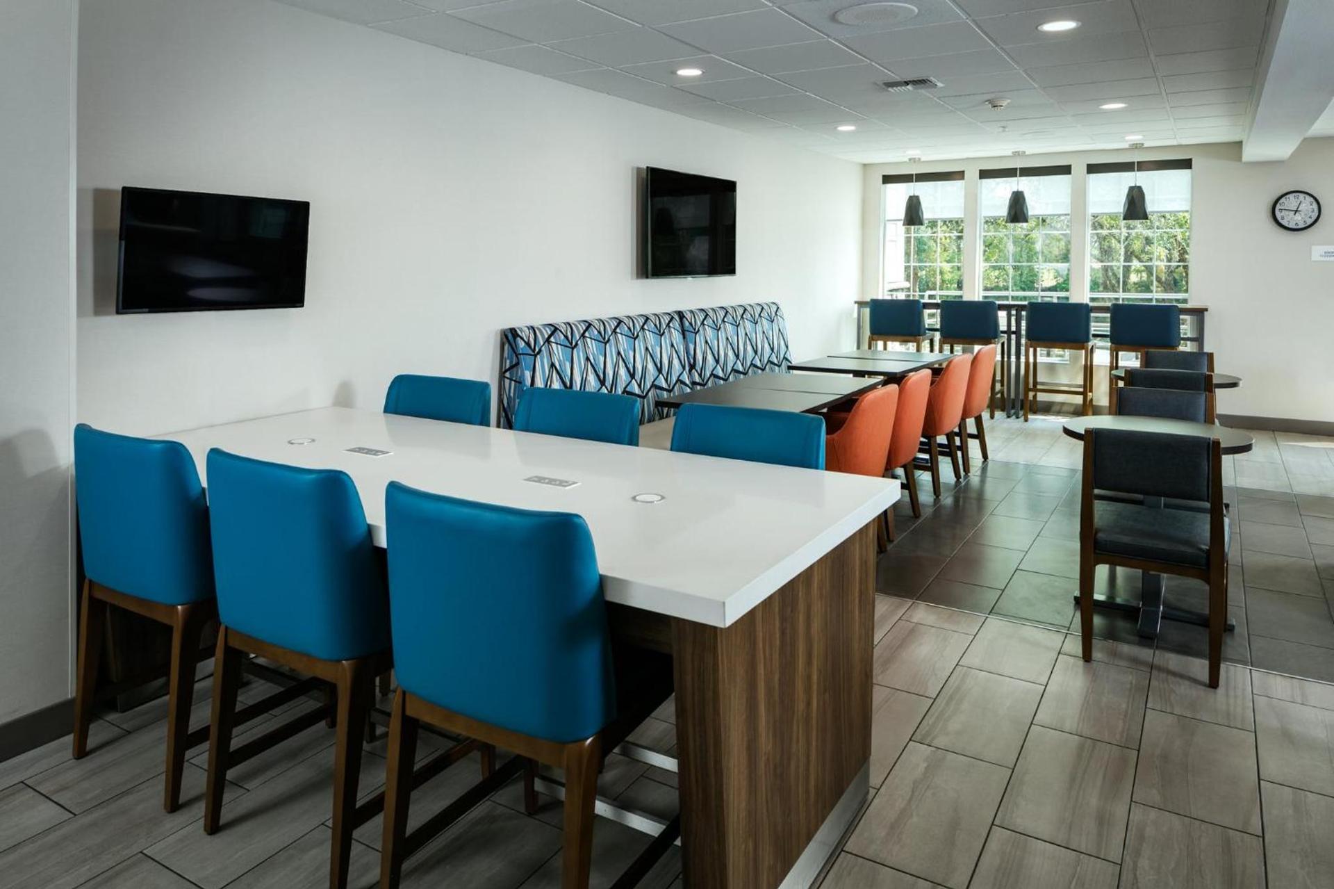 Holiday Inn Express Corvallis-On the River by IHG photo 37