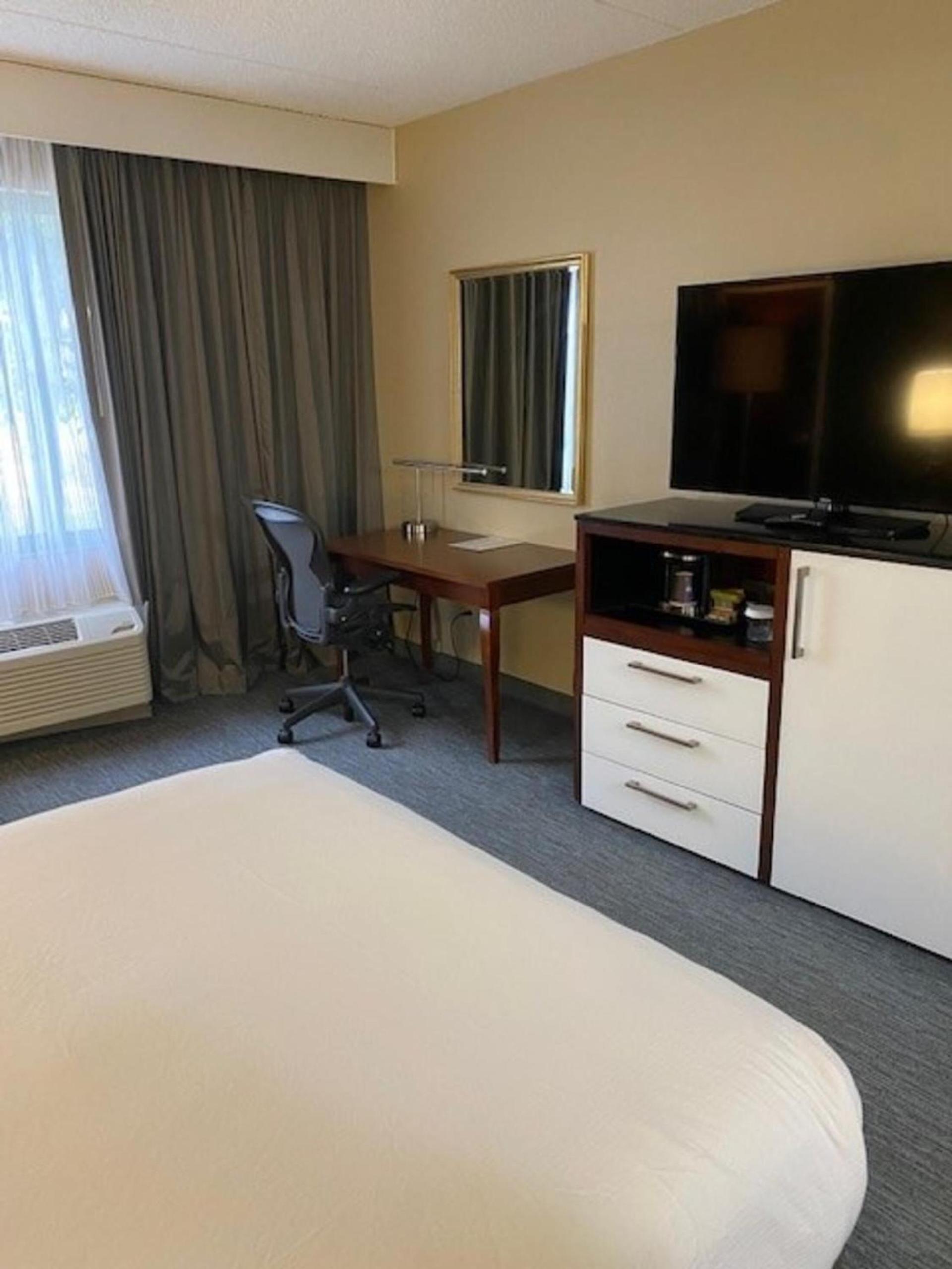 DoubleTree by Hilton Hotel Detroit Novi photo 22