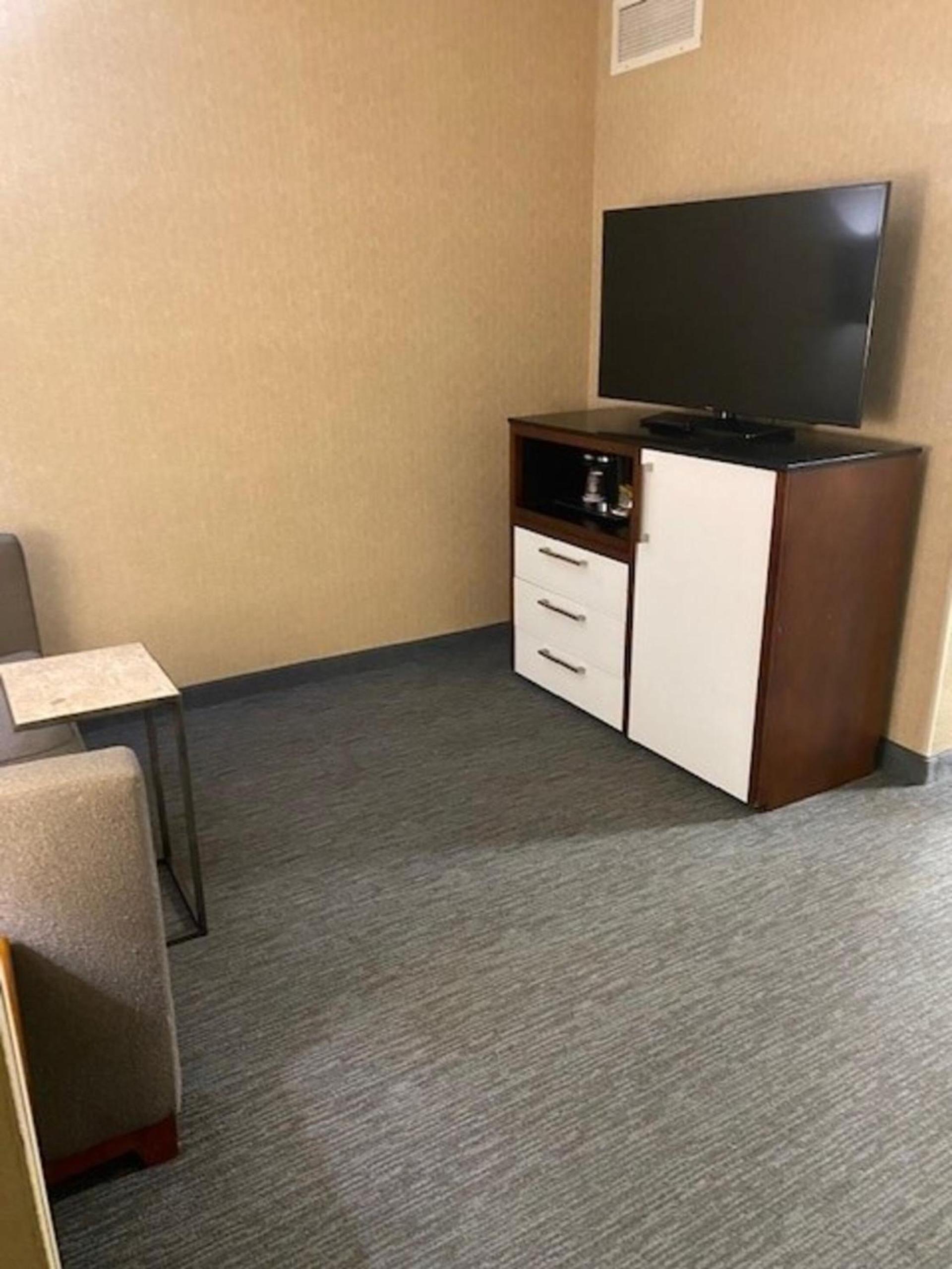 DoubleTree by Hilton Hotel Detroit Novi photo 32