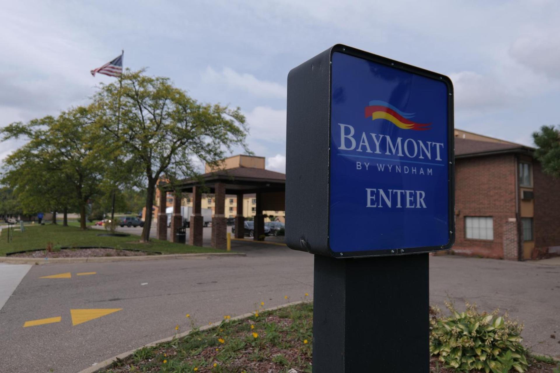Baymont by Wyndham Flint Airport North photo 2