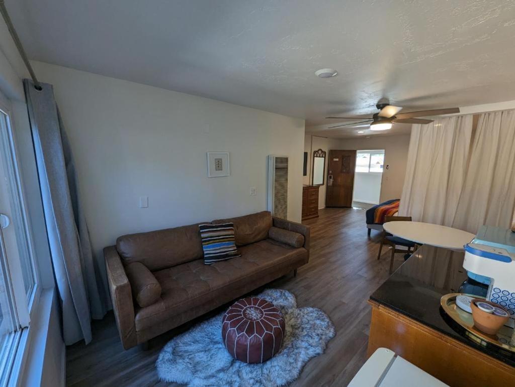 Sierra Blue Hotel & Swim Club photo 29