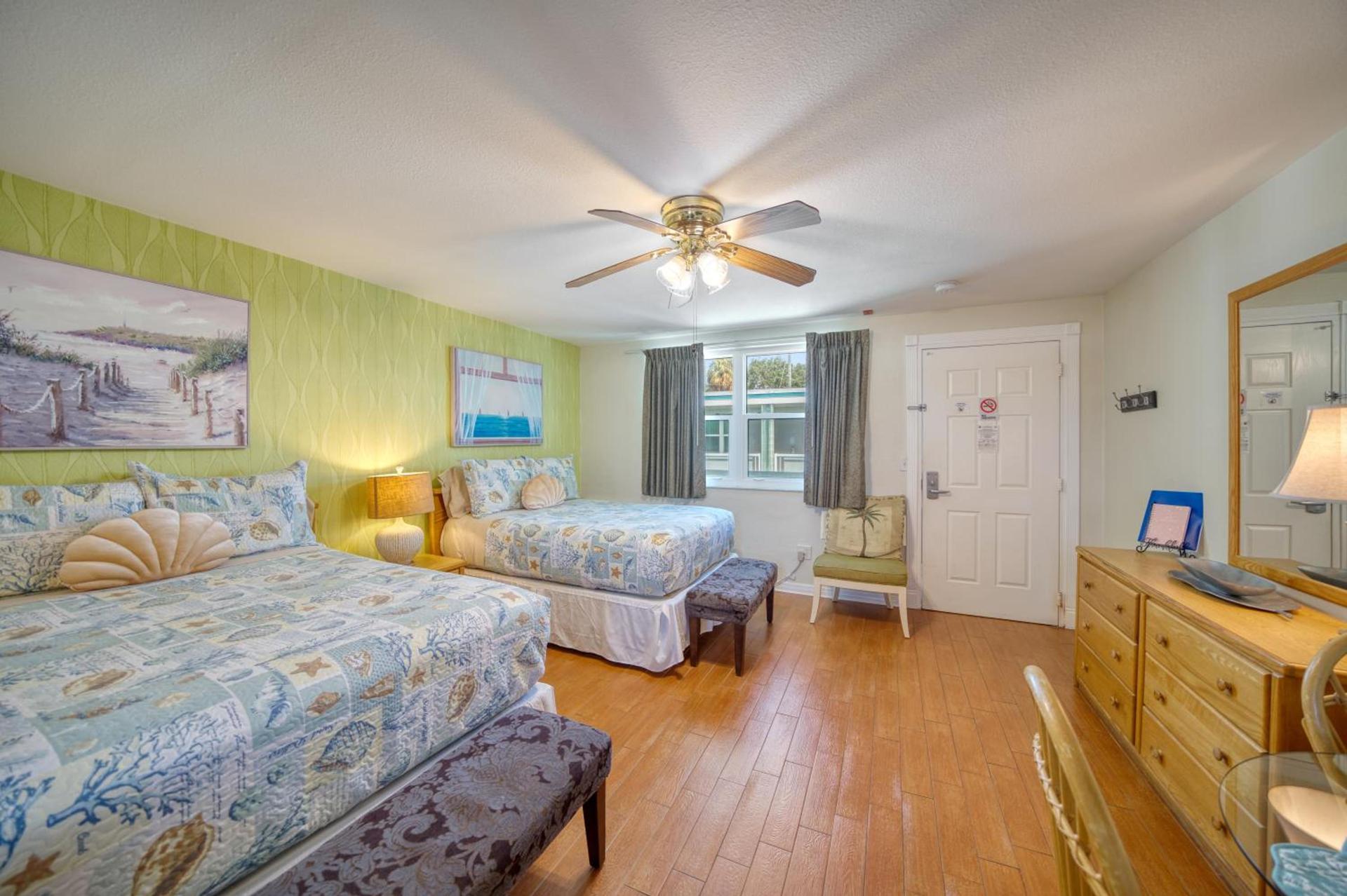 Camelot Beach Suites photo 26