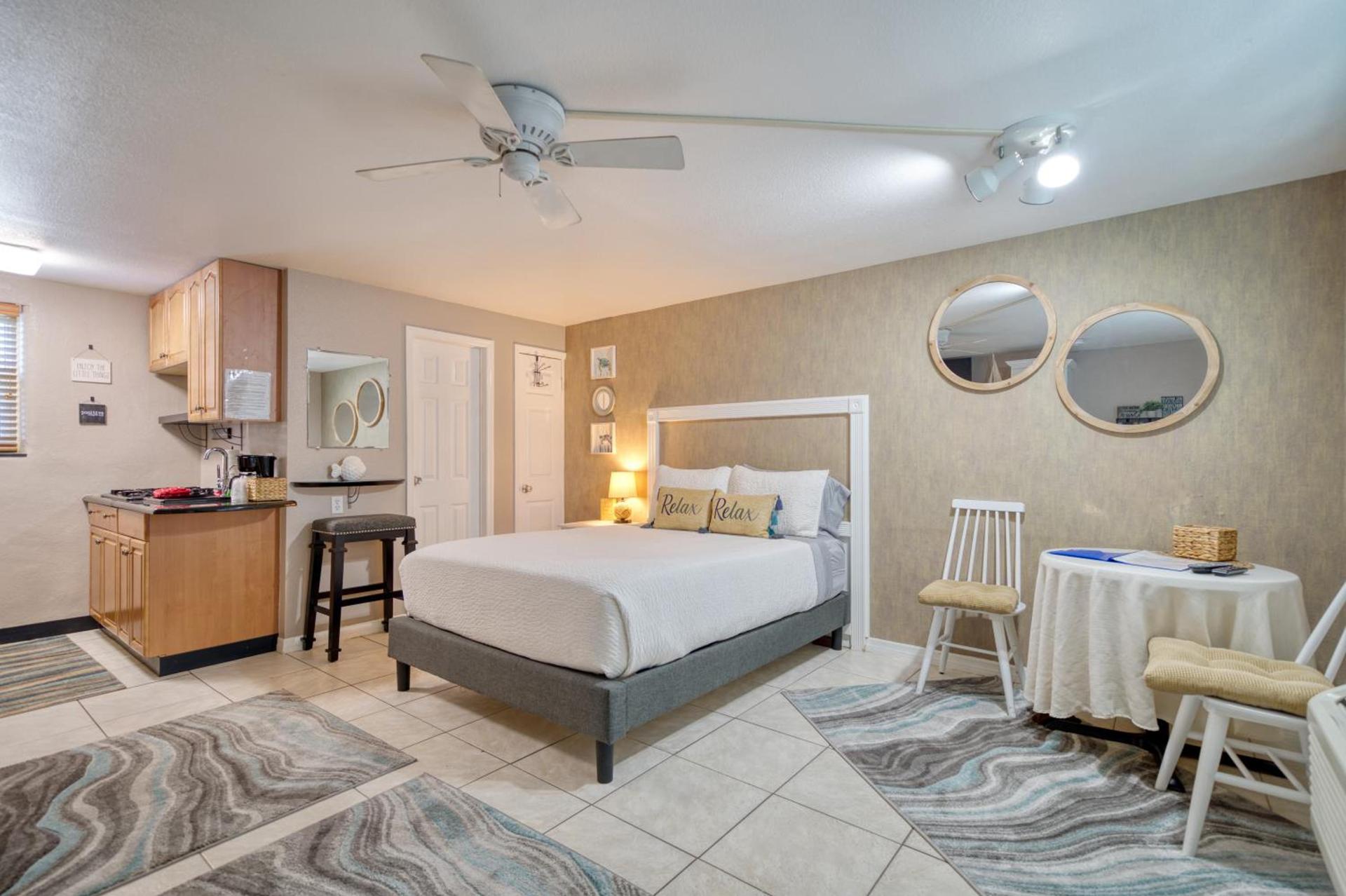 Camelot Beach Suites photo 25