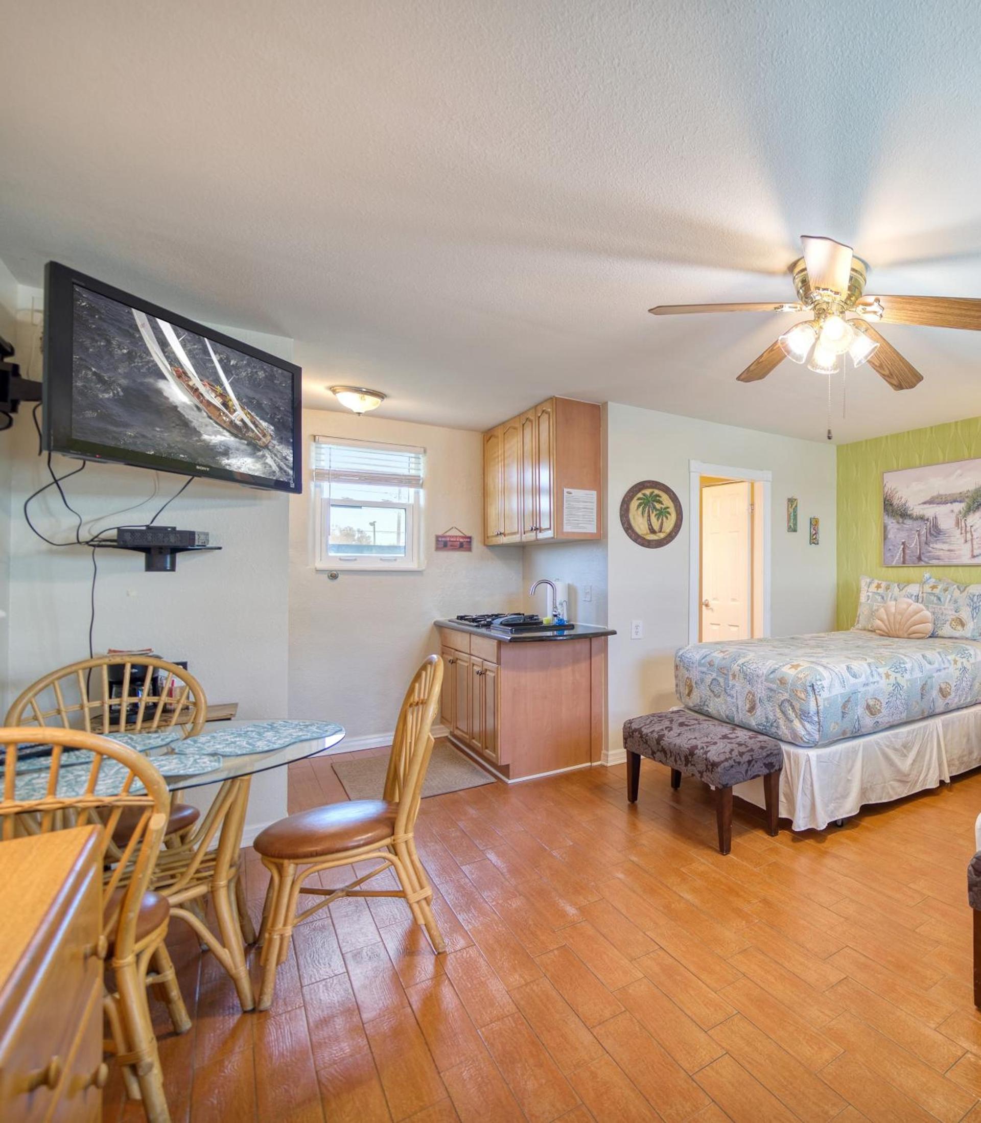Camelot Beach Suites photo 17