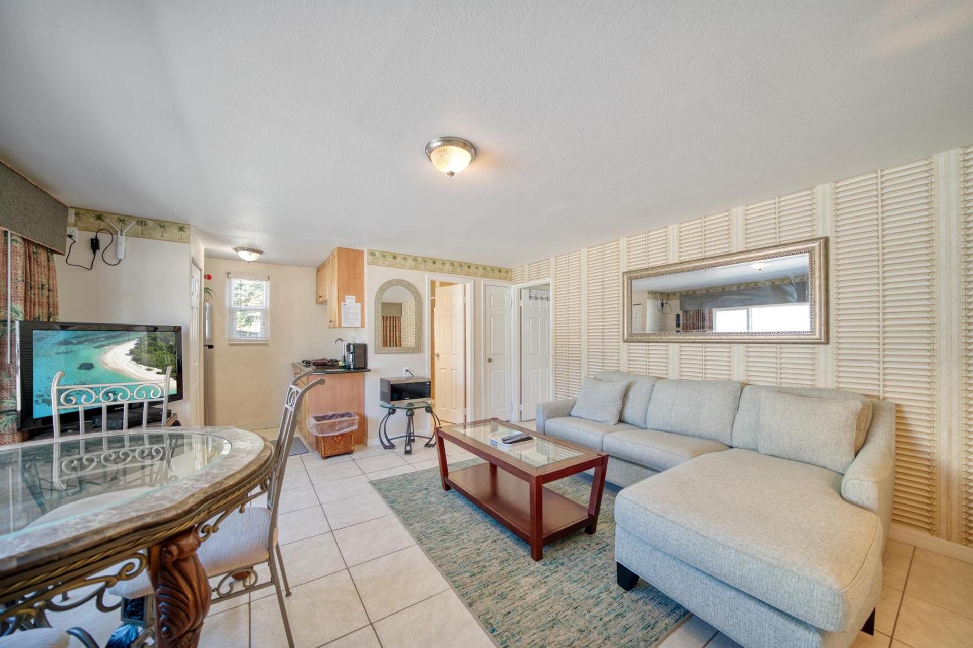 Camelot Beach Suites photo 21