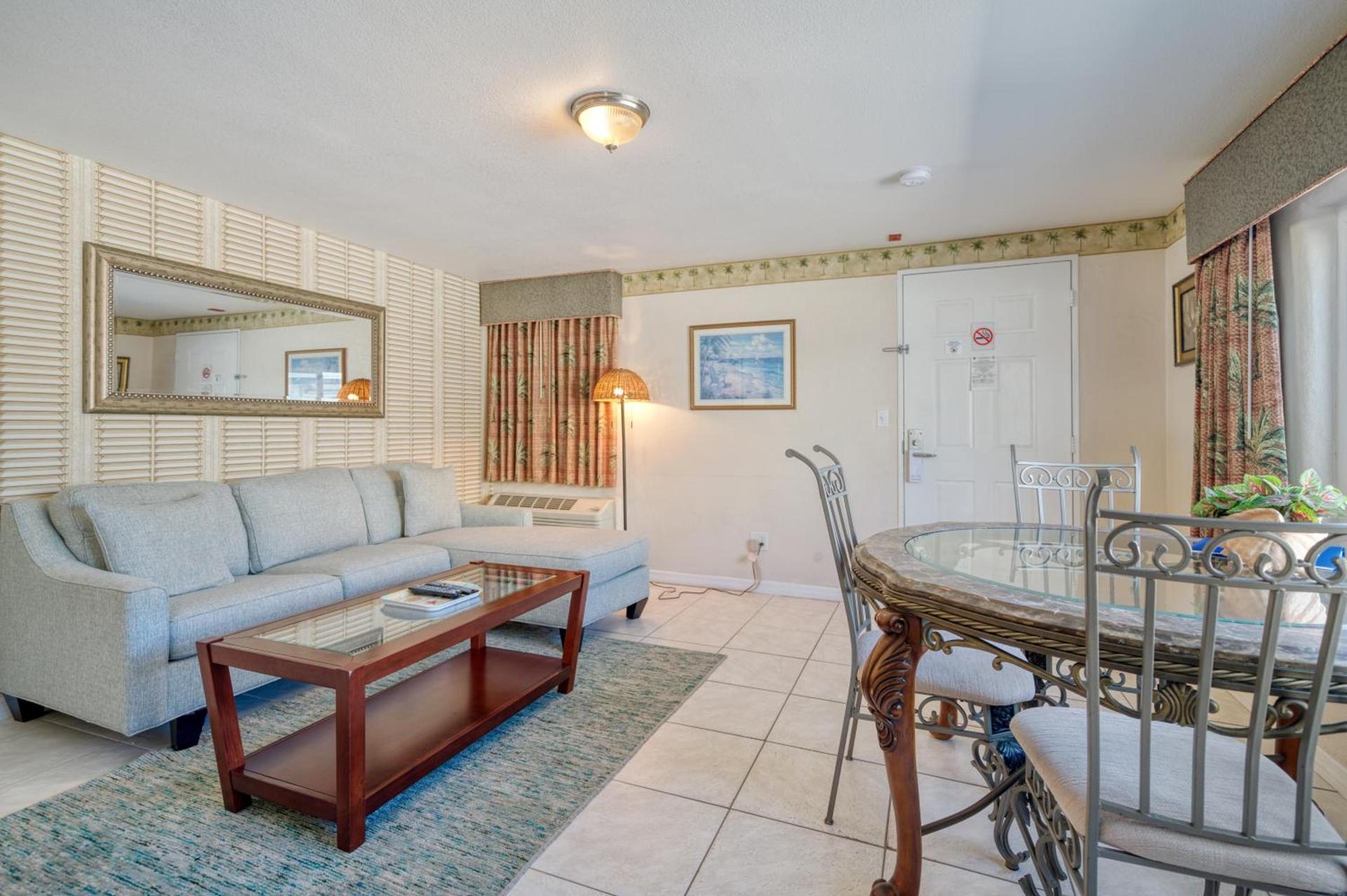 Camelot Beach Suites photo 24