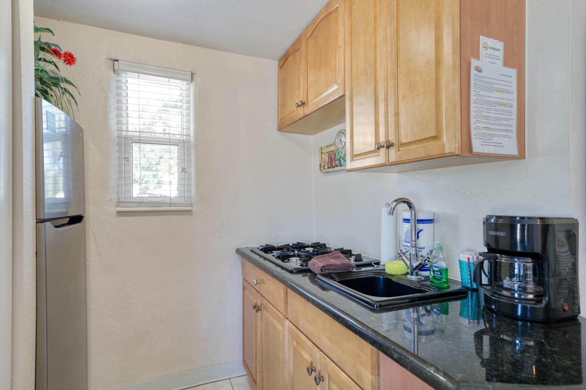 Camelot Beach Suites photo 10
