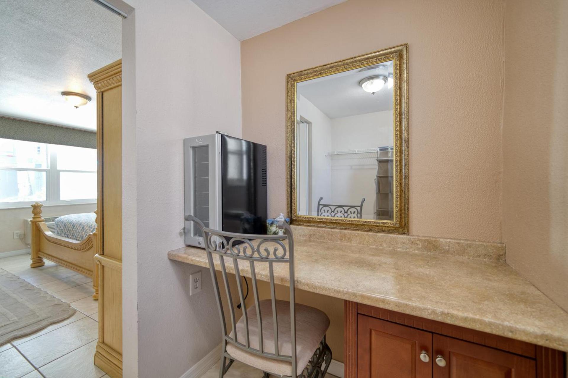 Camelot Beach Suites photo 27