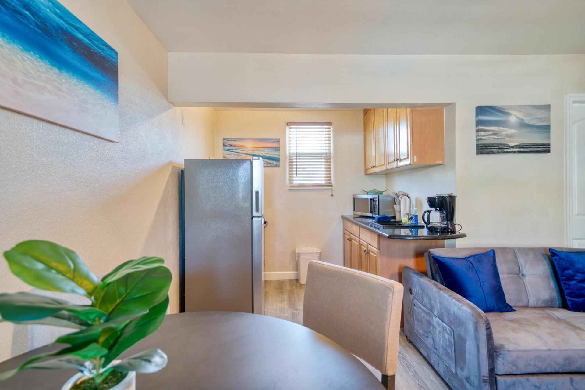 Camelot Beach Suites photo 9