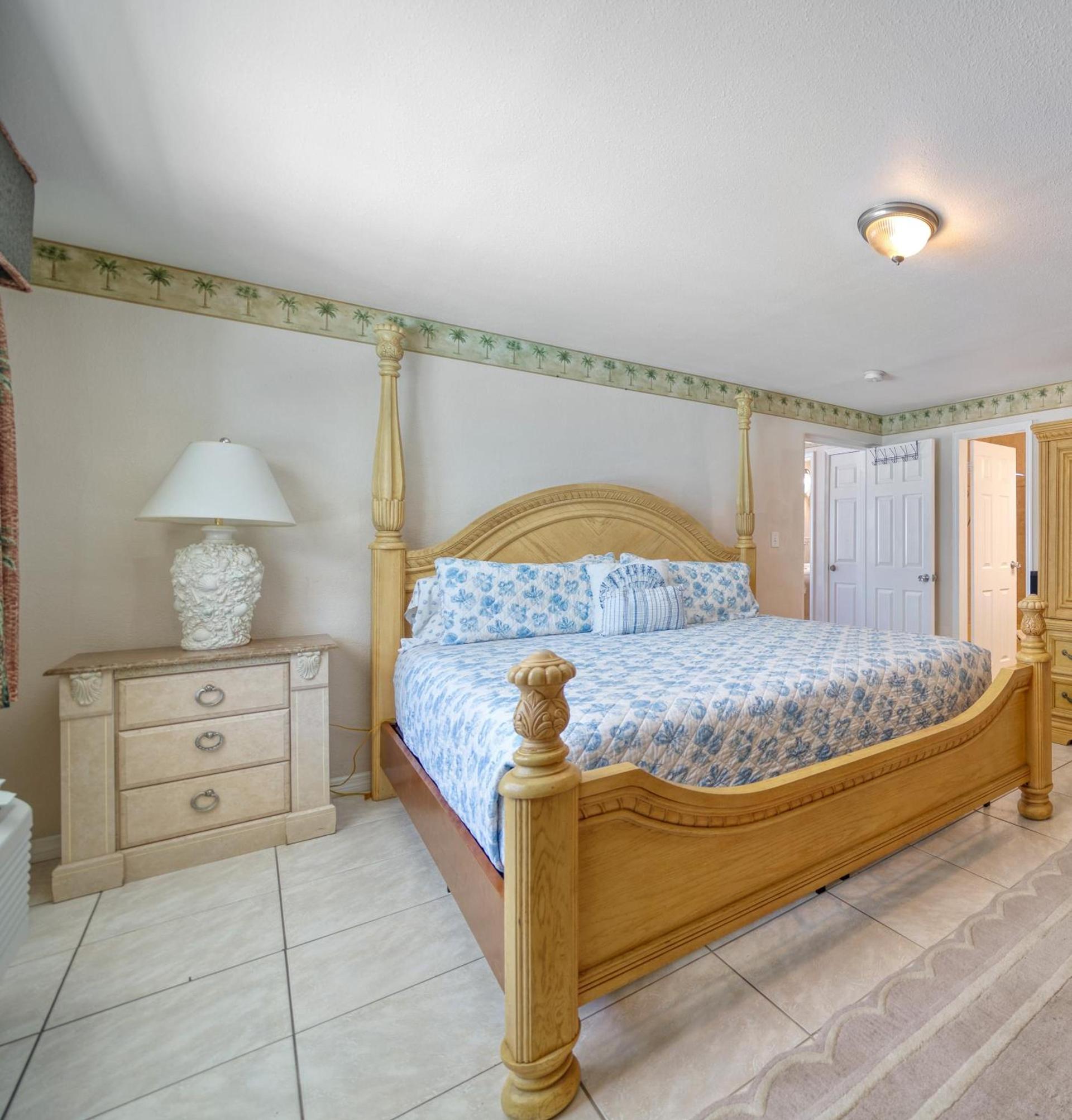 Camelot Beach Suites photo 19